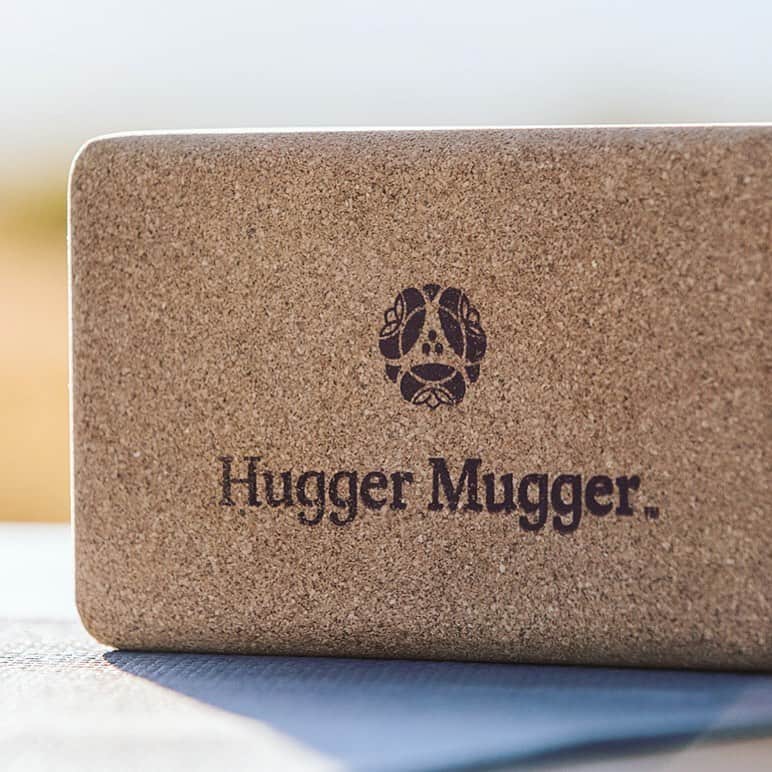 ハガーマガーさんのインスタグラム写真 - (ハガーマガーInstagram)「Alignment-friendly? Check! Eco-friendly? Yep! Prop your practice with our beloved Cork Yoga Blocks. 📷 from our friends at @yogatoday - thank you! 🙏💖」9月18日 5時48分 - huggermuggeryoga