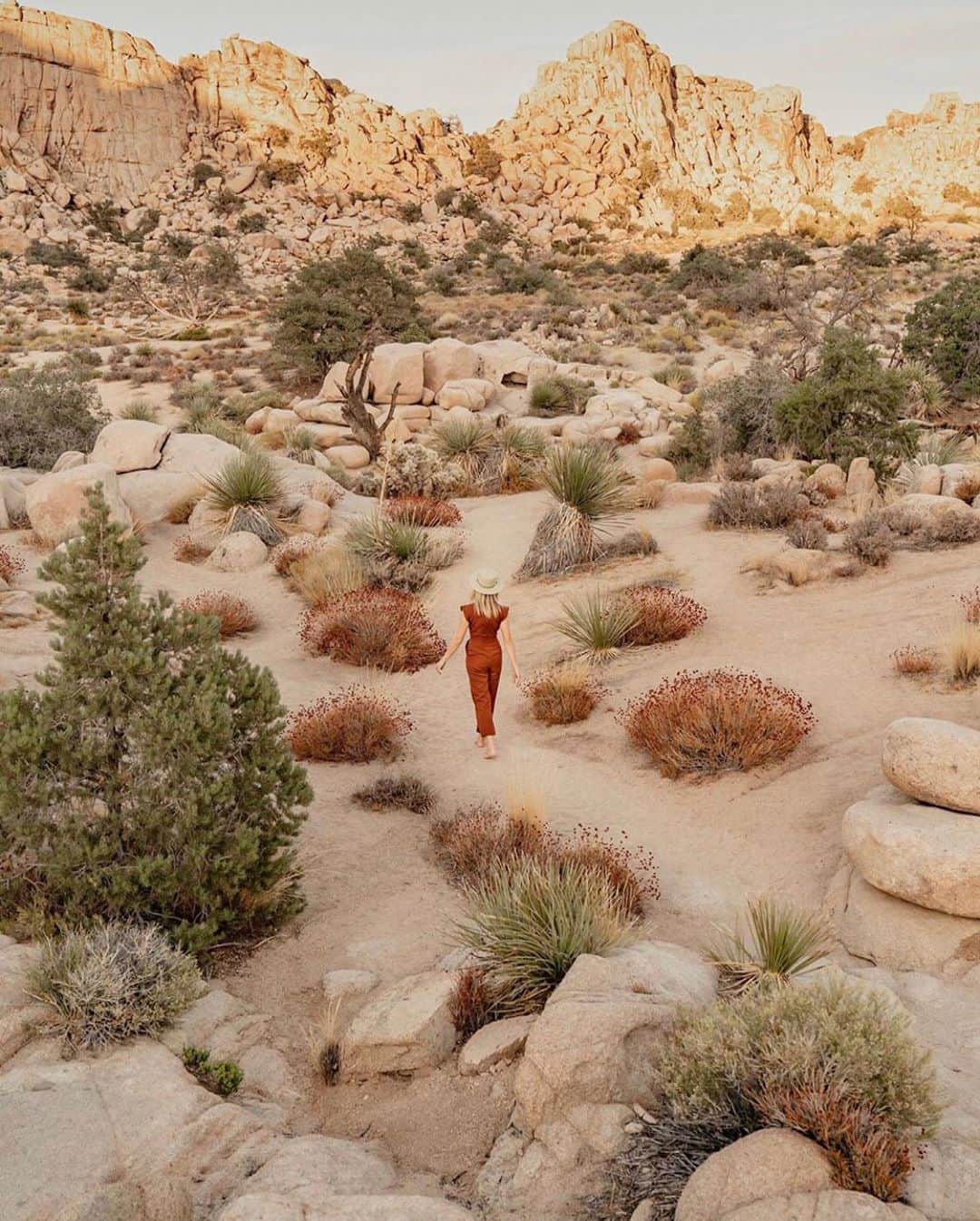 FOLKのインスタグラム：「The flow of today’s favorites has me really happy. Here they are: 1.) @coleplay 2.) @mjhotzfield 3.) @zackkcore 4.) @withgar 5.) @coastalkells @wildbonde 6.) @prestonbuechler」