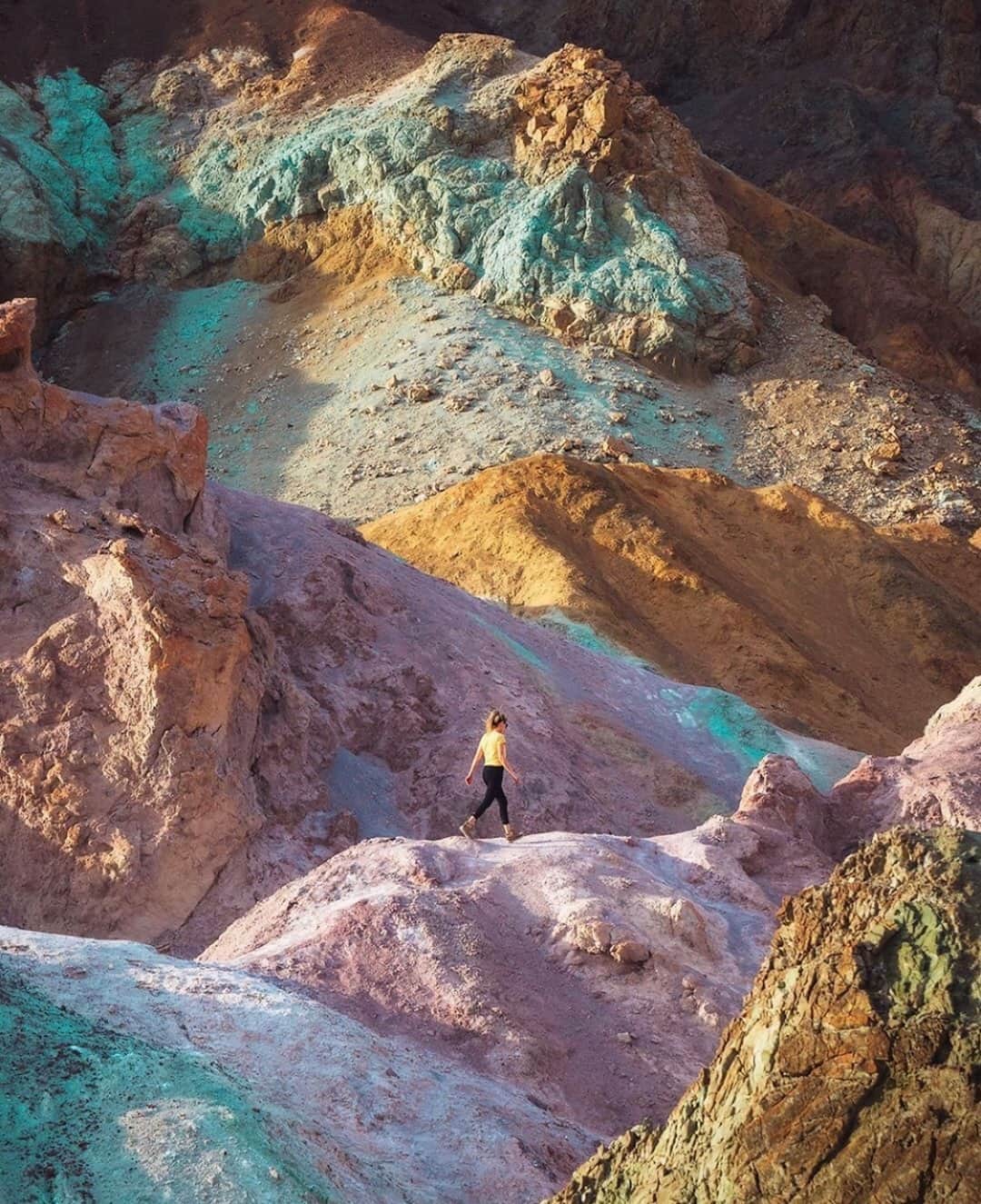 Earth Picsさんのインスタグラム写真 - (Earth PicsInstagram)「On a different planet 🪐 Death Valley National Park by @reneeroaming」9月18日 6時00分 - earthpix