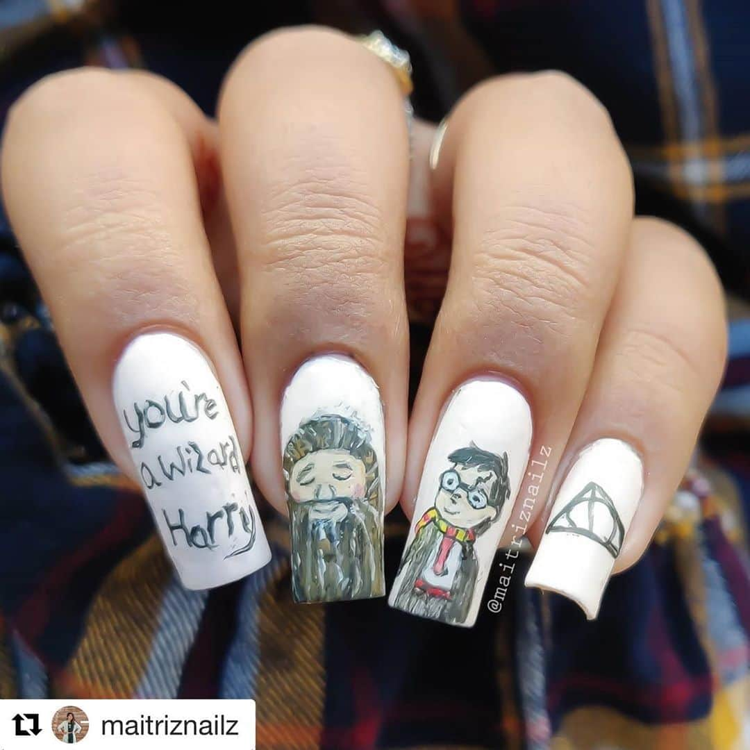 Nail Designsさんのインスタグラム写真 - (Nail DesignsInstagram)「Credit: @maitriznailz  ・・・ You are a wizard Harry!⚡ Inspired by @smaltefy ⚡ . #handpaintednails for @hannah_nails_it birthday.. sorry for the late post.. hope you have a fantastic year ahead ⚡ thank you @nailsbypuja for the wonderful birthday collab⚡ . #freehandnailart using @mitty_burns 5mm brush⚡on nude base polish from @dependcosmetic .. swipe for the pictures⚡ . . #maitriznailz #maitriznailart #potterheadnailsforhannah #pottery #harrypotternails #harrypotternailart #harrypotterfan #harrypotterart  #harrypotter  #art  #harrypotterfanart  #hogwarts  #drawing  #fanart  #harrypotterfan  #harrypottermovies  #harrypotterfans  #harrypotterworld  #artist  #potterhead #hagrid #nails #nailsmagazine #nailspafeature #wizard」9月18日 6時43分 - nailartfeature