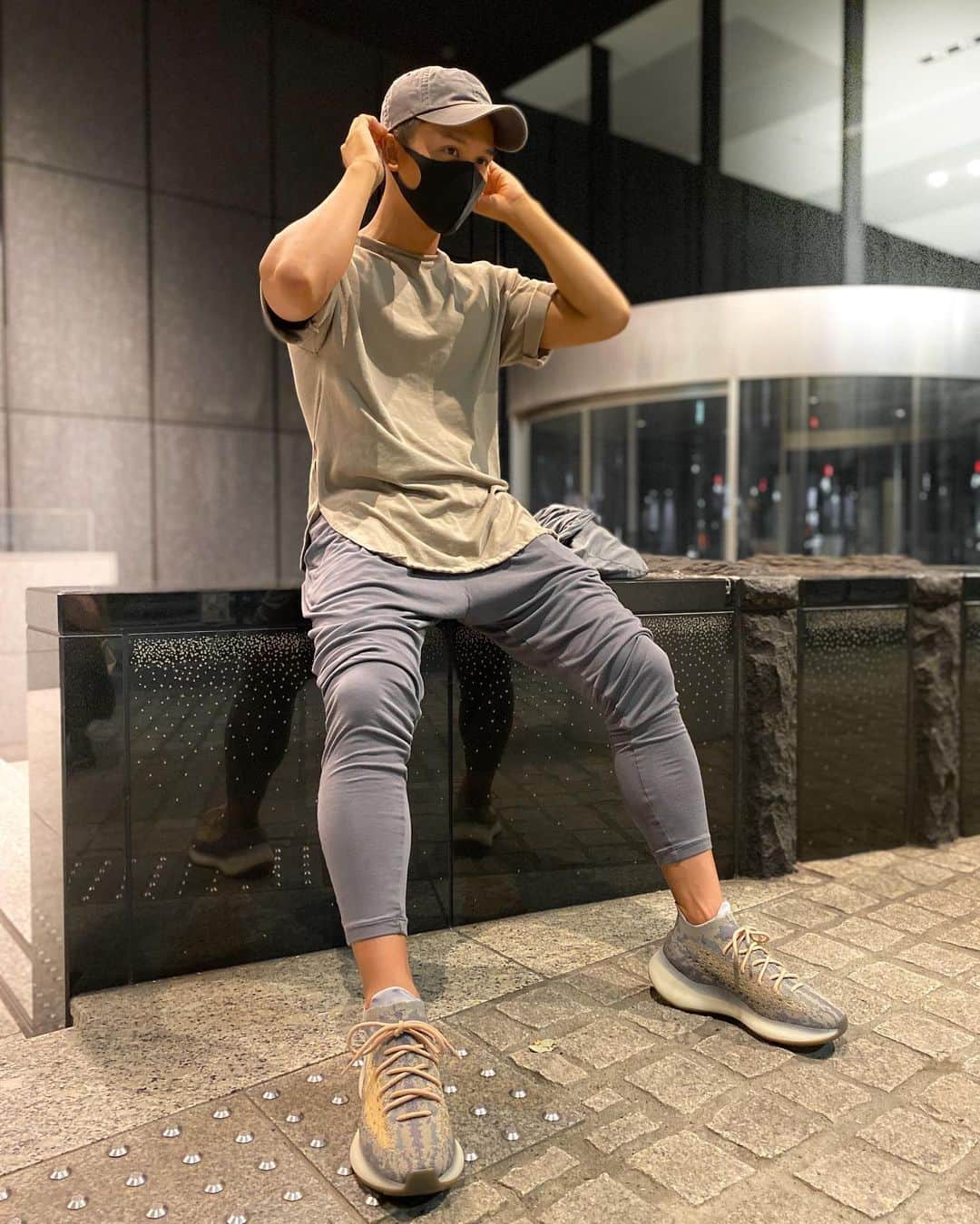 島村麗乃のインスタグラム：「﻿ ﻿ ﻿ ﻿ ﻿ 努力しない天才より﻿ 才能のない努力家﻿ ﻿ ﻿ ﻿ すぐに結果が出なくても﻿ 改善しながら続けることが大事﻿ ﻿ ﻿ ﻿ ﻿ ﻿ #誕プレ﻿ #YEEZYBOOST﻿ #履きやすい﻿ #お気に入り﻿ #ありがとう﻿ ﻿@163hiro.san #筋トレ﻿ #パーソナルトレーナー﻿ #fitness﻿ #筋肉﻿ #フリーランス﻿ ﻿ ﻿ ﻿ ﻿ ﻿」