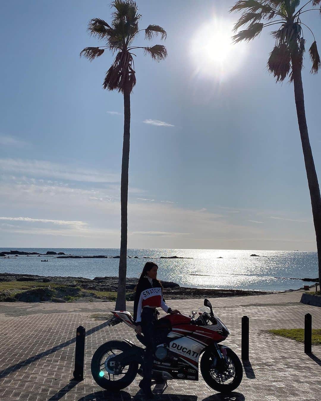 CAMIRAさんのインスタグラム写真 - (CAMIRAInstagram)「海☺️  #バイク好きな人と繋がりたい#バイク女子#バイクのある風景#バイク写真部#superbike#bikelife#bikegirl」9月18日 7時08分 - camila.528