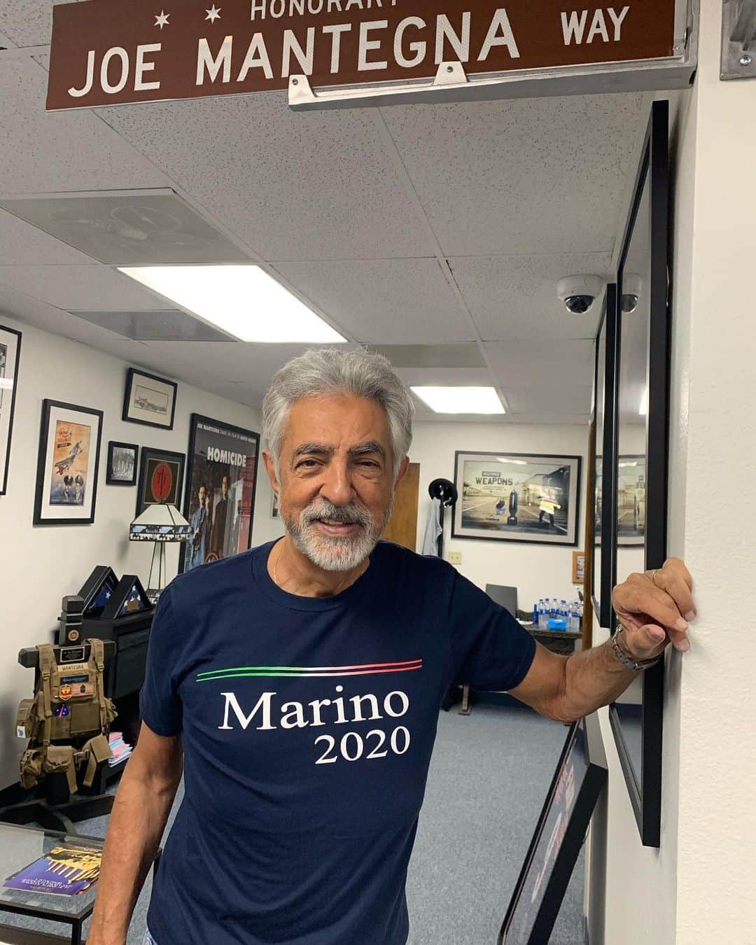 ジョー・マンテーニャさんのインスタグラム写真 - (ジョー・マンテーニャInstagram)「Mike Marino 2020! If not for president, maybe secretary of comedy?? @mikemarinolive」9月18日 7時13分 - joemantegna