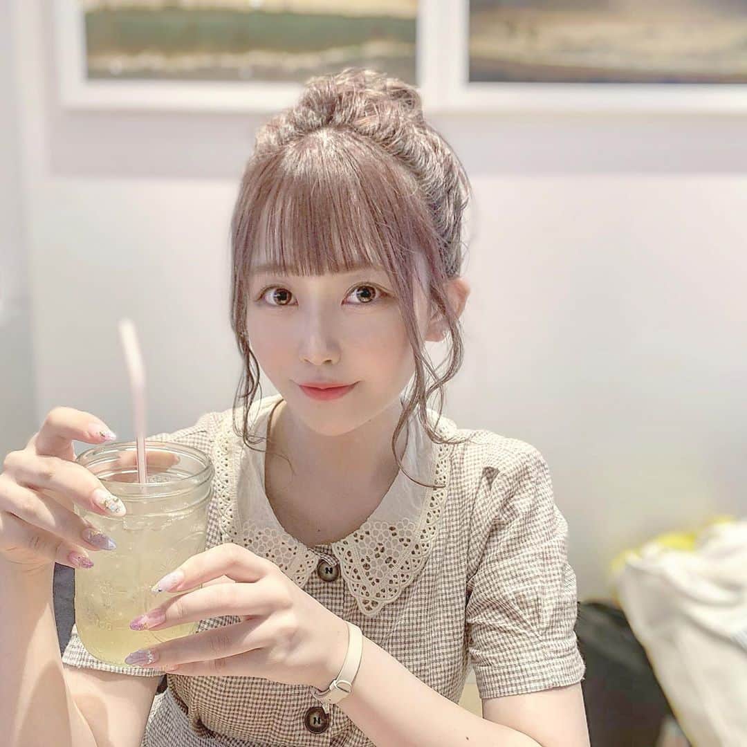 茉井良菜さんのインスタグラム写真 - (茉井良菜Instagram)「.﻿ 𓂃𓂃♥ .﻿ ﻿ ﻿ 金曜日ですね〜、！﻿ ﻿ 今日も頑張ってね、☁️﻿ ﻿ 頑張ったら、一緒にカフェいこ〜☕️🤍﻿ ﻿ ﻿ . ♥︎ 𓂃𓂃﻿ ﻿ ﻿」9月18日 7時44分 - yonsuchan