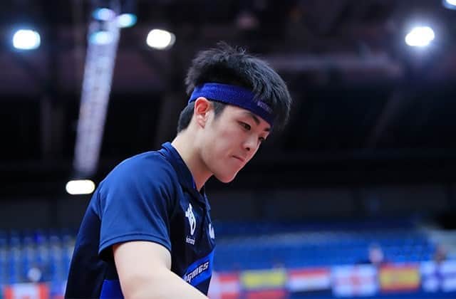 のインスタグラム：「😅😂 #TrainLikeAPro #KeepGoing  . . . #Repost @dang_qiu   When the coach is more disappointed then you😂😂 Look how I try to blame the ball next to me🧐👇 Who can relate to that? 😬😉」