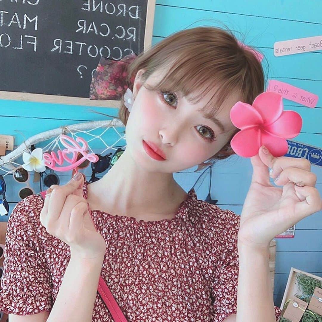 美人看護師図鑑さんのインスタグラム写真 - (美人看護師図鑑Instagram)「♡♡♡ㅤ No.105 ㅤ こんにちは！ ㅤ 本日紹介させていただくナースは…❣️ ㅤ ㅤ 💁‍♀️ Momo (@peach_ohana )さん 📌東京都在住 🏥終末期医療・内科病棟で働いていらっしゃいます💉ㅤ ㅤ Momoさんは、 「病院の笑顔の花である事🌼ㅤ 担当させて頂いて“ありがとう“という気持ち」 で日々看護されているそうです。 とっても素敵ですね🌸ㅤ ㅤ そんな@peach_ohana さん、 誰かの力になればという思いがあり、自分が作ったものを発信していく準備をされているそうです。 モデルや、ポコチャ(ライブ配信)、YouTubeなど幅広く活動されているようですよ✨  ㅤ Momoさんは、寂しがりやで、 お休みの日は誰かと出かけることが多いんだとか🐰ㅤ アウトドア派だそうです❣️ㅤ ㅤ ㅤ ㅤ @peach_ohana さんから一言💌  「どの分野においても、看護師さんはとっても素敵なお仕事だと思います💐一度きりの人生だからこそ、仕事も楽しく♡！ そして、いつまでもキラキラしてる女性でいたいです。。。☺︎」  ご協力ありがとうございました！ 他にもたくさん素敵な投稿がありますので、 是非 @peach_ohana さんのアカウントをご覧くださいね✨ ㅤ +++++++++++++++++++++ ㅤ 『美人看護師図鑑』に掲載をご希望の方は👇  @nurse_zukan をタグ付け、 投稿文には #美人看護師図鑑 ㅤ #ナース図鑑 を付けて下さい💕ㅤ ㅤ +++++++++++++++++++++ ㅤ 🚑❤️🚑❤️🚑❤️🚑❤️🚑❤️ ㅤ 姉妹アカウントのご紹介 ㅤ 『Nurse BB ( @nursebb.official )』 看護師さん向けに、転職相談、エステなどのㅤ お得な情報を配信していくアカウントです💓ㅤ LINE@限定のクーポン等もありますので、 ✔️Check it out ‼︎ ㅤ 👉 https://bit.ly/2RlPanq ㅤ ※アンケートに答えてくださる方へ。 紹介者欄に「NurseBB」又は「美人看護師図鑑」 と御記載ください！ 答えてくださった方にはプレゼントもあります🎁ㅤ (東京都、神奈川県、千葉県、埼玉県の病院に限ります。) ㅤ 💉⭐️💉⭐️💉⭐️💉⭐️💉⭐️ ㅤ ㅤ  #看護師 #ナース  #現役看護師 #現役ナース #フリーナース #フリーランスナース #nurse #nursebb #保育士 #助産師 #モデル #看護師モデル　#ポコチャ　#YouTube #YouTuber #LIVE配信　#終末期医療 #ミスナースジャパン #missnursejapan #MNJ #美人看護師 #美人看護師図鑑 #ナース図鑑 #ナース服 #看護師の休日 #看護学生 #ナースのお仕事」9月18日 8時07分 - nurse_zukan