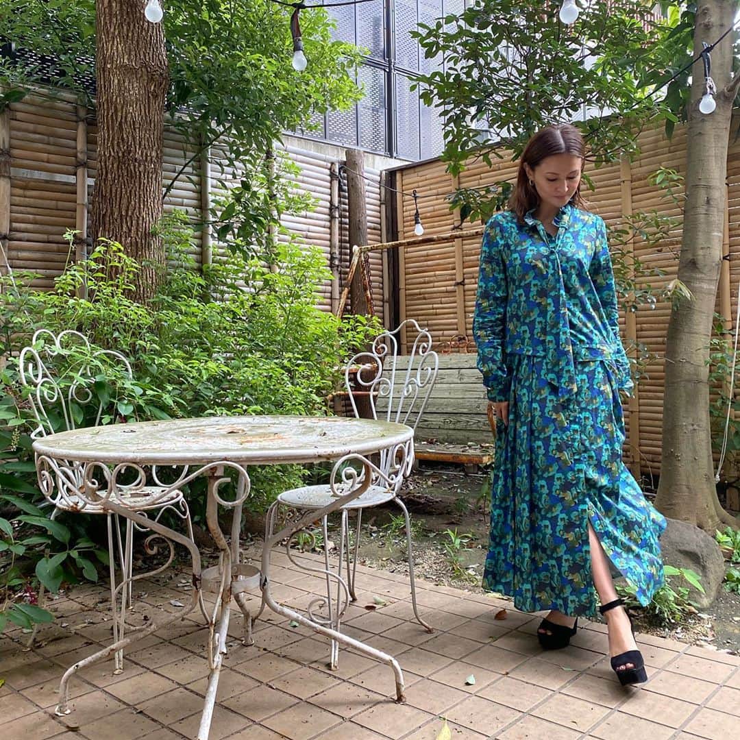 橋本麗香さんのインスタグラム写真 - (橋本麗香Instagram)「ゆみえちゃんプロデュースの @yumie_kazama  @la_marine_francaise_official  ワンピース🥺🌳🦜🌿  この秋一番のお気に入りです🦚  ゆみえちゃんの世界観 昔から本当に可愛くて素敵で 心から大好き✨✨🌏💕  皆様もウキウキな今日を😘💕」9月18日 8時19分 - reikamaria
