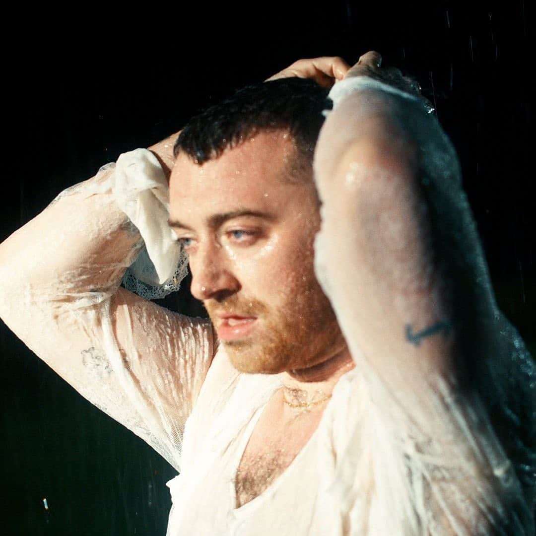 Vevoさんのインスタグラム写真 - (VevoInstagram)「Only @samsmith could get us dancing in the rain! Watch their latest music video for "Diamonds." 💎 It shines brighter than the rest 💎 ⠀⠀⠀⠀⠀⠀⠀⠀⠀ ▶️[Link in bio] #SamSmith #Diamonds」9月18日 8時17分 - vevo