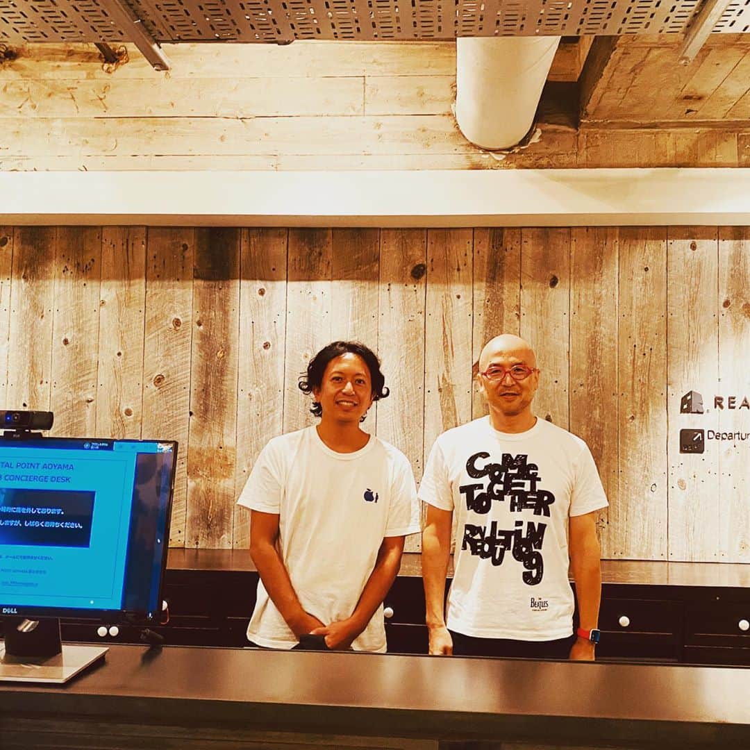 佐藤尚之のインスタグラム：「借りていた青山のシェアオフィスがビル解体により終了。  引っ越します。 というか、リモート中心になったので規模縮小。  ダウンサイジングって気持ち良いよね。  #ファンベースカンパニー」