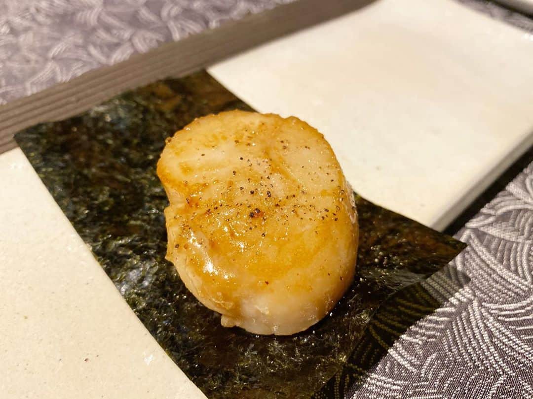大田明奈さんのインスタグラム写真 - (大田明奈Instagram)「このハンバーグは最強 #グルメ #食レポ #ハンバーグ #広尾　#恵比寿」9月18日 8時28分 - moreakee