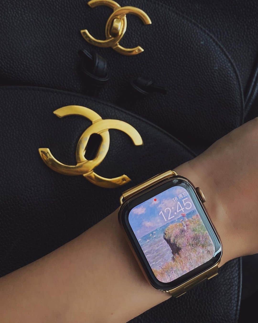 林咖安（Lyla）さんのインスタグラム写真 - (林咖安（Lyla）Instagram)「我的apple watch 終於換新了🤍✨  也換了一幅喜歡的畫🌤 Cliff Walk at Pourville  - #applewatchseries5  #claudemonet」9月18日 14時09分 - _______lyla_______