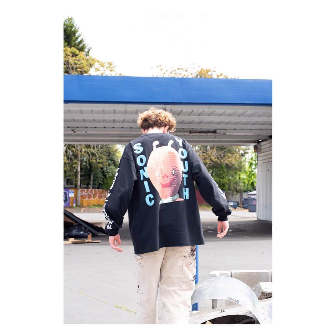 のインスタグラム：「Sonic Youthx F-LAGSTUF-F  Online and retailers, releasing from Sep 19th  Photo&Coodination @__nakamuraya__  @mitsuyukinakamura   #sonicyouth #flagstuff」