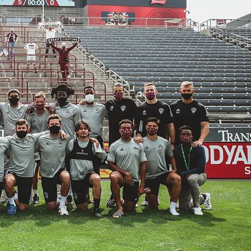 Major League Soccerさんのインスタグラム写真 - (Major League SoccerInstagram)「The @coloradorapids had a socially distant Rocky Mountain Cup 🏆 handover to the supporters.」9月18日 9時00分 - mls