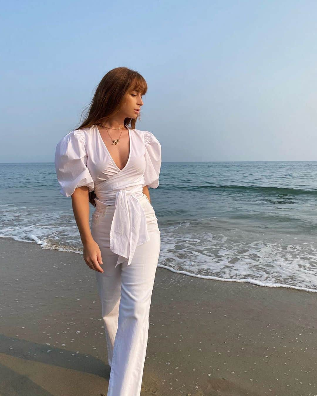 Fred Segalさんのインスタグラム写真 - (Fred SegalInstagram)「Beachside dreams 🌊⁠⠀ ⁠⠀ #FredSegalLoves @shilanne.la.rouge in the Cotton Poplin Wrap Top ✨⁠⠀  ⁠⠀ #beach #beachday #wraptop #ganni #whitetop #westcoast #beachoutfit #beachvibes #beachlook #outfit #ootd #fredsegal」9月18日 9時05分 - fredsegal