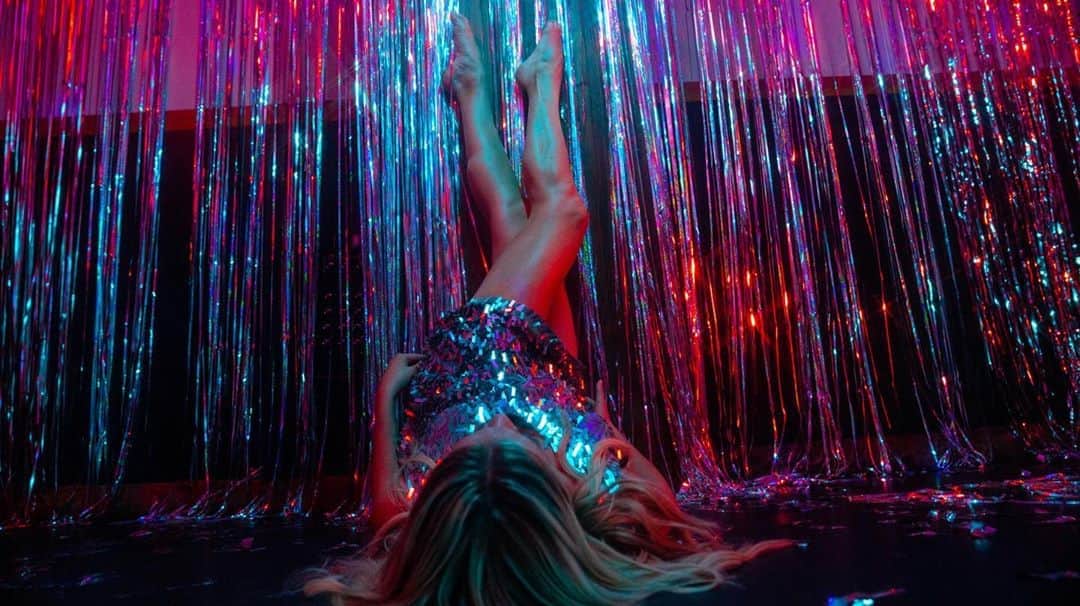 Kelsea Balleriniのインスタグラム：「i like putting on a dress and dancing with my feelings // thank you to this talented group of humans that got a 2am idea from me and made it happen in three days.   📽@taylorgkellycreative  🕺🏼 @joydenverspears  ✨ @tarrynfeldman  👗 I ordered from @freepeople the day before god bless it got there in time」