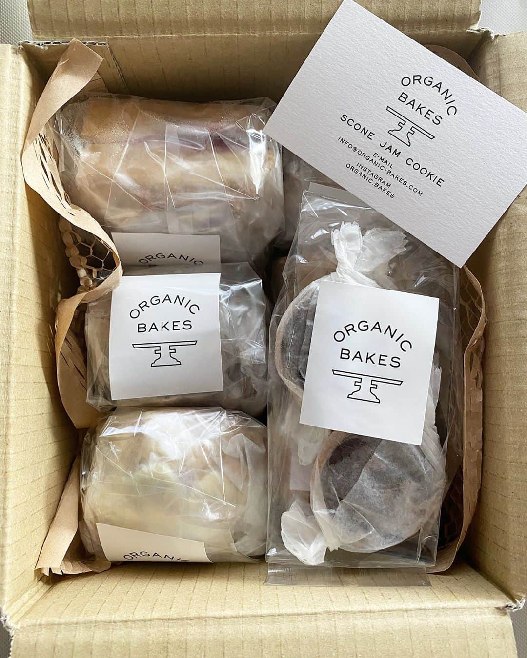 松本ゆいさんのインスタグラム写真 - (松本ゆいInstagram)「とうとう買えた  @organic.bakes さんのスコーン🥺  届いてサイズの大きさにびっくり！ 美味しくてペロっと食べれちゃった🤤笑 どのスコーンも全然違うから食べてて楽しい😚 またタイミング良く買えたらいいなぁ😌 #scones#sweets#organicbakes#スコーン#お取り寄せスイーツ」9月18日 9時15分 - yui_m106