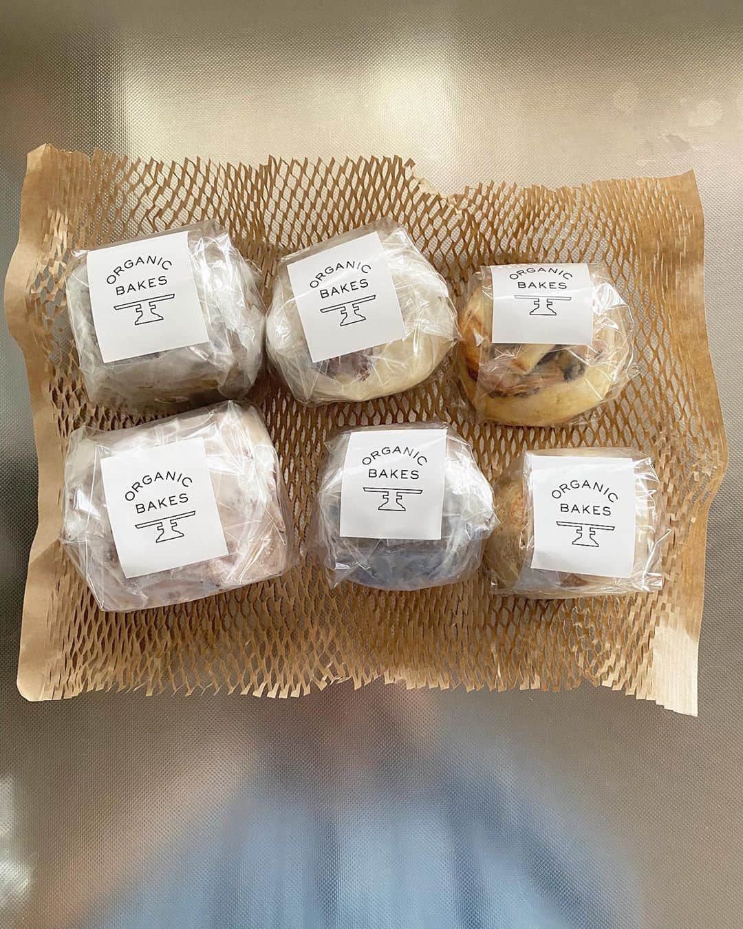 松本ゆいさんのインスタグラム写真 - (松本ゆいInstagram)「とうとう買えた  @organic.bakes さんのスコーン🥺  届いてサイズの大きさにびっくり！ 美味しくてペロっと食べれちゃった🤤笑 どのスコーンも全然違うから食べてて楽しい😚 またタイミング良く買えたらいいなぁ😌 #scones#sweets#organicbakes#スコーン#お取り寄せスイーツ」9月18日 9時15分 - yui_m106