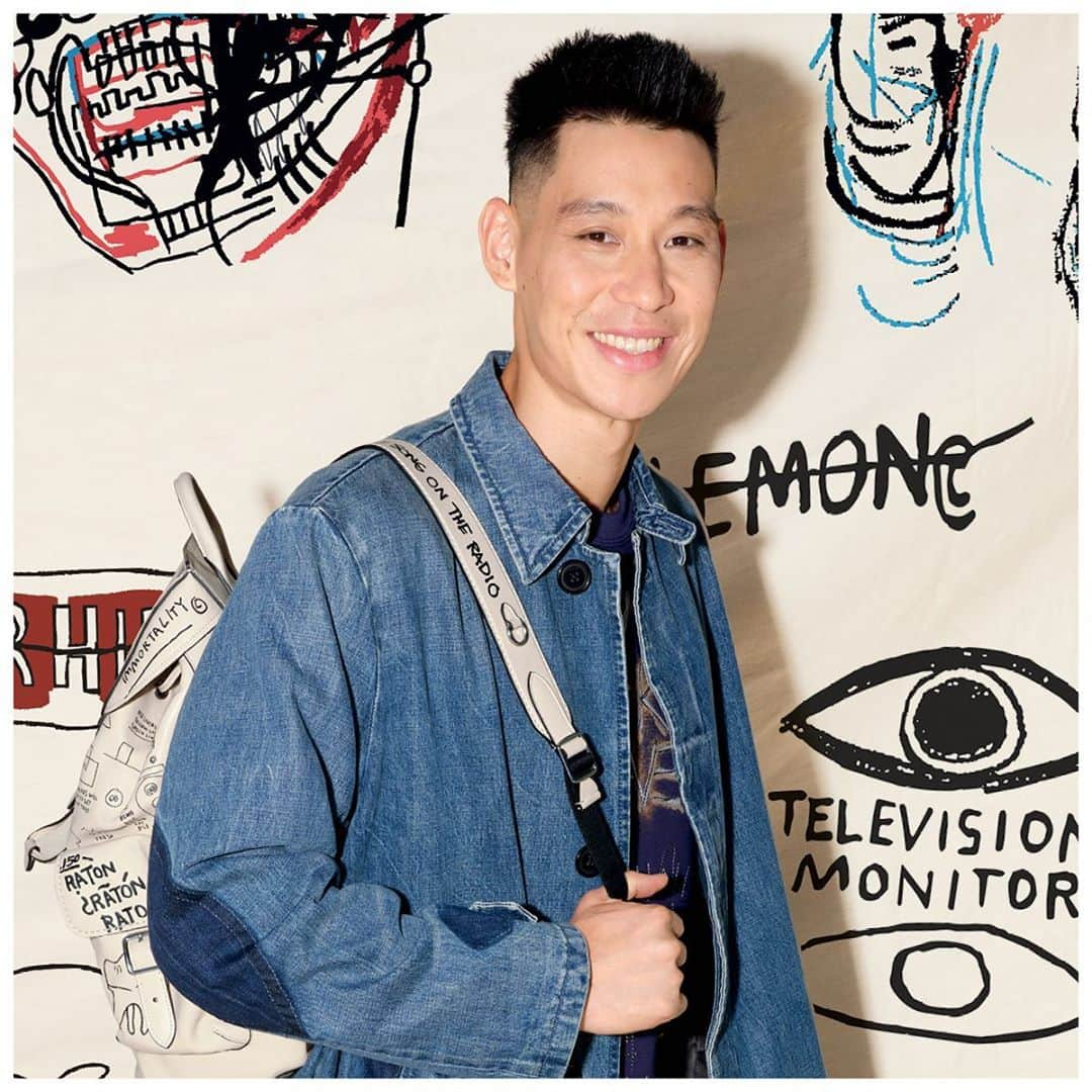 コーチさんのインスタグラム写真 - (コーチInstagram)「Basketball star #JeremyLin adds some power to his pose with a the #CoachxBasquiat Wells Backpack.   #CoachxBasquiat is a special collection celebrating the visionary artist, worn by the Coach Family—a new generation of change-makers. #CoachNY  Photographed by: #Fanxin Hair and makeup by: #OwenZhang」9月18日 9時15分 - coach