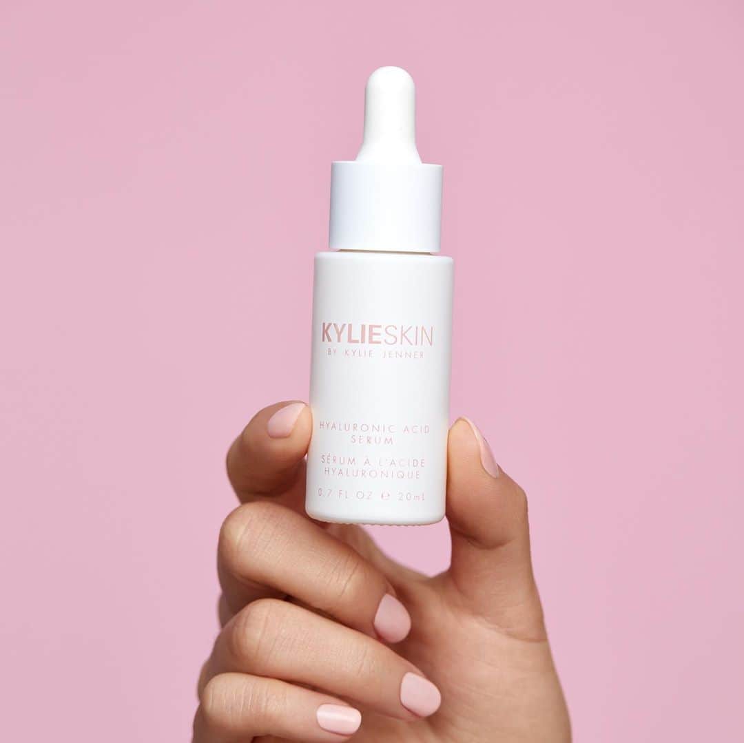 Kylie Cosmeticsさんのインスタグラム写真 - (Kylie CosmeticsInstagram)「1 more day until the NEW @kylieskin Hyaluronic Acid Serum drops! 🌟 swipe to learn about some of the amazing ingredients in this ultra-hydrating and multi-functional serum. 💦 Coming 9/18 9am pst on KylieSkin.com」9月18日 9時19分 - kyliecosmetics