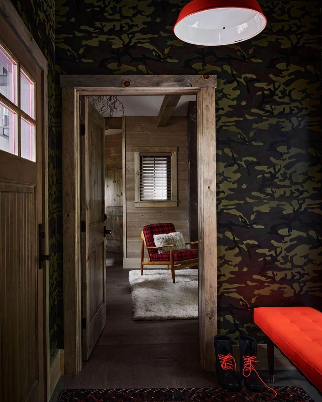 トッドスナイダーさんのインスタグラム写真 - (トッドスナイダーInstagram)「Yes we needed to see more camo in our “From-Away” Lodge at @HiddenPond Photo Credit: @douglasfriedman . .  #archdigest #architectualdigest⁠ #hiddenpond #toddsnyderny #toddsnyder #maine #mainehideaway #exploremain #mainelodging #toddsnyder  ⁠#kennebunkport #kennebunkportmaine #architecture #interiors #interiordesign」9月18日 9時41分 - toddsnyderny