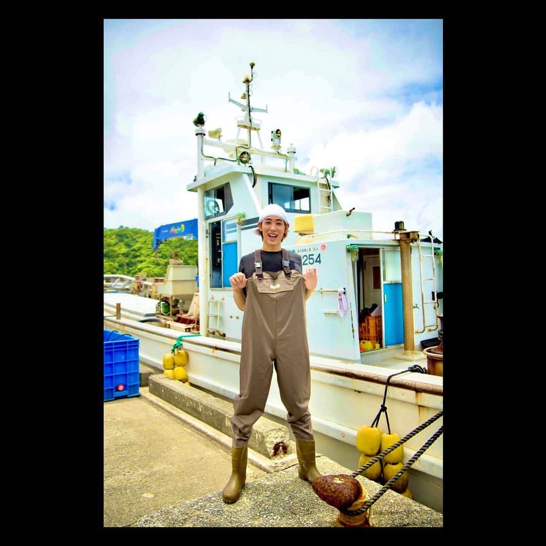 のインスタグラム：「DVD撮影のオフショット。  happyっしょ？  #漁業 #船 #マグロ #okinawa #出会い旅 #shoristagram #しょりすたぐらむ #近藤頌利」