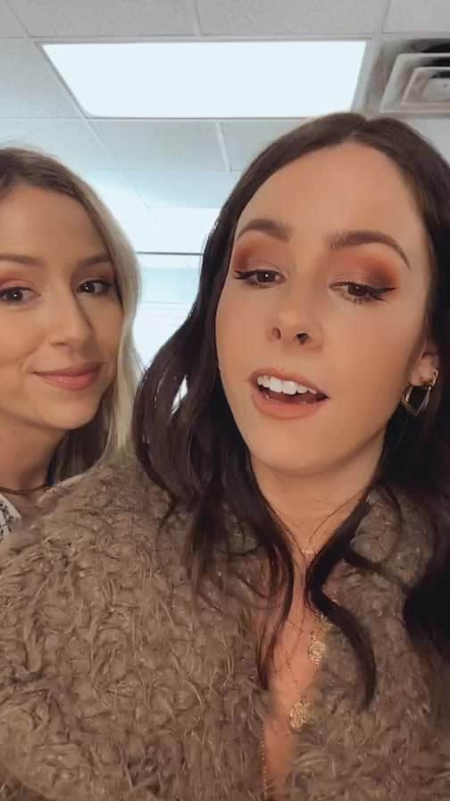 Tracy and Stefanieのインスタグラム：「Facebook.com/groups/shopMadisonandMallory or download the app M+M Exclusives on apple or android!」
