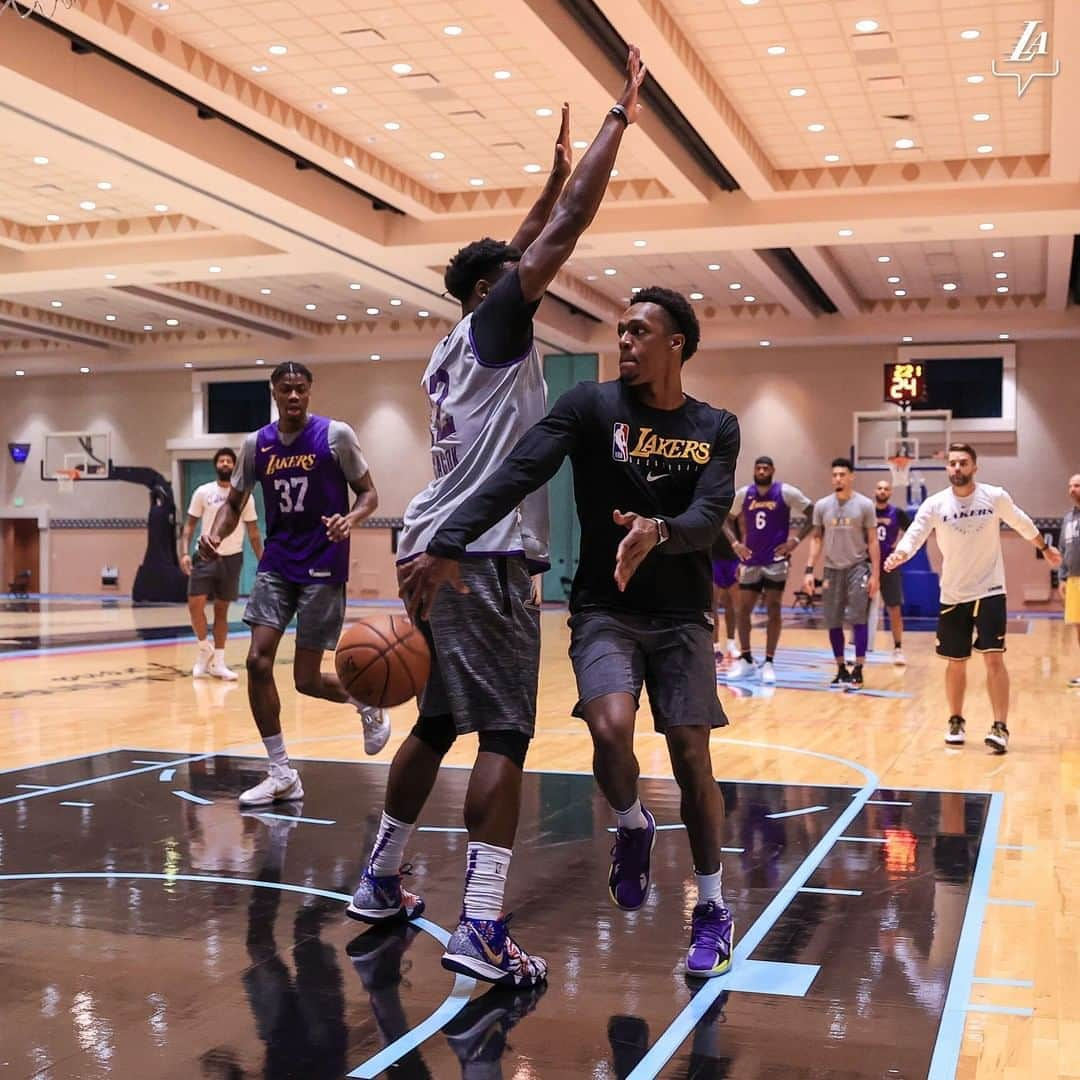 Los Angeles Lakersさんのインスタグラム写真 - (Los Angeles LakersInstagram)「T-minus 24 hours to tip-off ⏲」9月18日 10時00分 - lakers