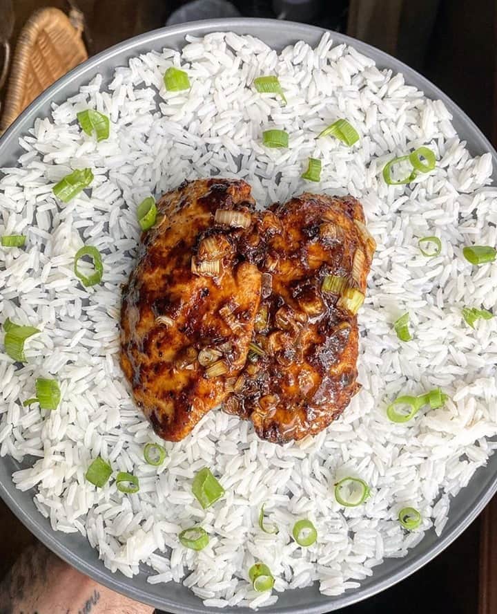 Flavorgod Seasoningsさんのインスタグラム写真 - (Flavorgod SeasoningsInstagram)「Kung Pao glazed chicken breast on a plate of Jasmati rice. 🍗🥢⁠ -⁠ Customer:👉 @platesbykandt⁠ Seasoned with:👉 #Flavorgod  Sweet n tangy and “Everything”⁠ -⁠ Add delicious flavors to any meal!⬇⁠ Click the link in my bio @flavorgod⁠ ✅www.flavorgod.com⁠ -⁠ Made by: Kody⁠ Key ingredients 👇🏽⁠ • @pvt_selection Kung Pao sauce⁠ • @flavorgod sweet n tangy and “everything”⁠ • Gochujang powder⁠ • Smoked paprika⁠ • @perduechicken 🍗⁠ • @riceselect Jasmati 🍚⁠ -⁠ Flavor God Seasonings are:⁠ 💥ZERO CALORIES PER SERVING⁠ 🔥0 SUGAR PER SERVING ⁠ 💥GLUTEN FREE⁠ 🔥KETO FRIENDLY⁠ 💥PALEO FRIENDLY⁠ -⁠ #food #foodie #flavorgod #seasonings #glutenfree #mealprep #seasonings #breakfast #lunch #dinner #yummy #delicious #foodporn」9月18日 10時01分 - flavorgod