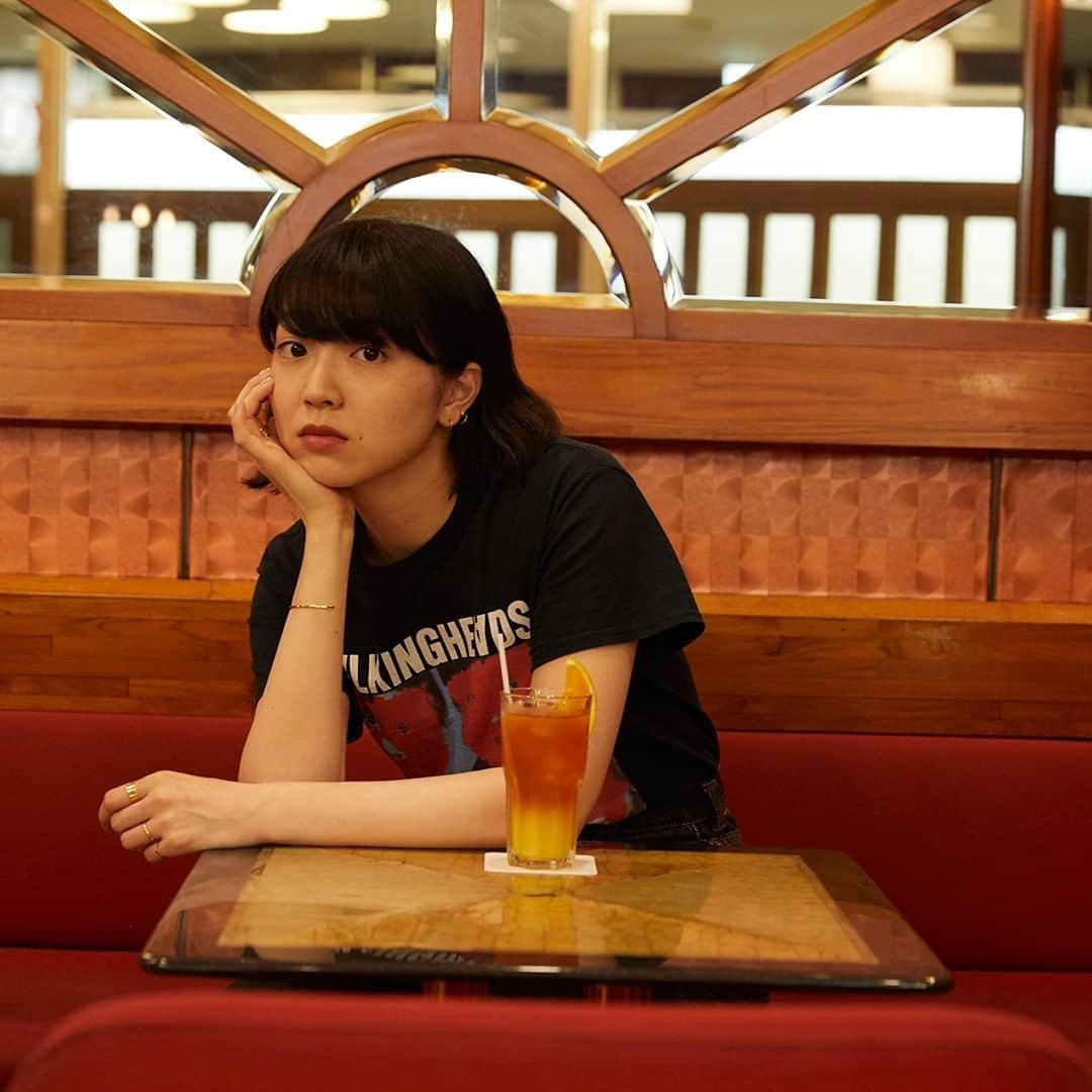 ルミネ公式のインスタグラム：「オンラインで楽しめる！ ルミネ主催のカルチャースクール「CLASS ROOM」 YouTube LIVE による動画配信のお知らせです。  9月23日（水）配信の講座は、「偏愛のすすめ」と題して、 ファッション誌やカタログ・広告を中心に、 モデル業や執筆業で活躍する一方で、 様々な作家やクリエイターたちとの企画にも取り組む 小谷実由さんをゲストにお迎えします。  喫茶店、花、シンガポール土産、レコードなど、 多彩な趣味や好きなことをとことん突き詰める暮らしについて お話をしていただきます。  詳細は「ルミネ クラスルーム」で検索。  【配信方法】  9月23日（水）20時より、YouTube上でライブ配信をおこないます。 　ルミネのYouTube公式チャンネルにアクセスしてください。」