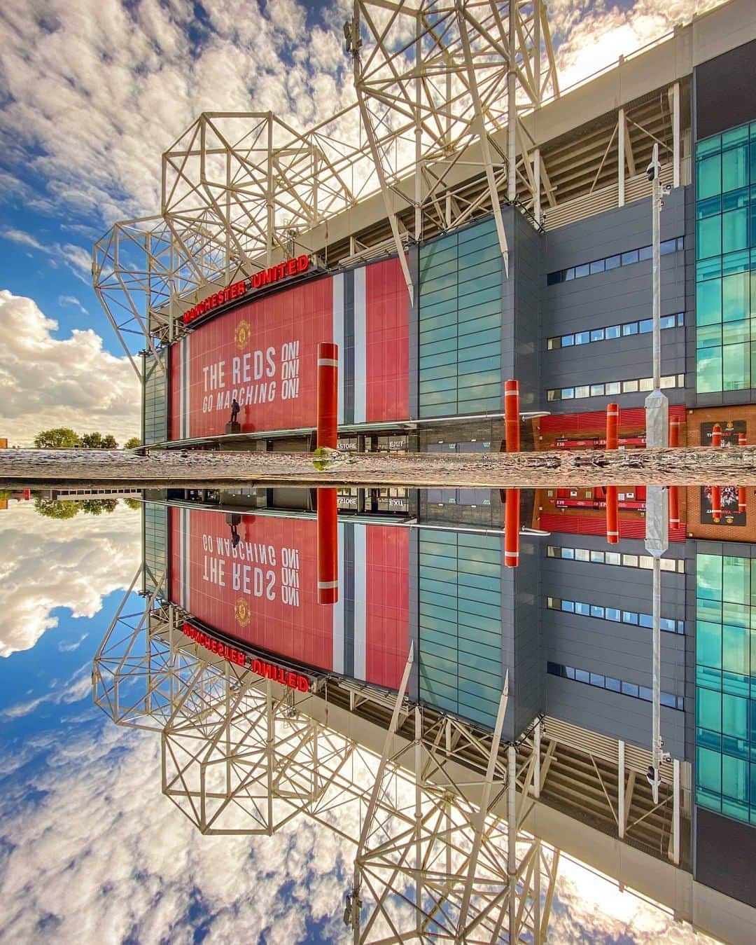 マンチェスター・ユナイテッドさんのインスタグラム写真 - (マンチェスター・ユナイテッドInstagram)「📸 We can't wait to see this place again on Saturday! 🖼️ #MUFC #OldTrafford」9月18日 10時01分 - manchesterunited