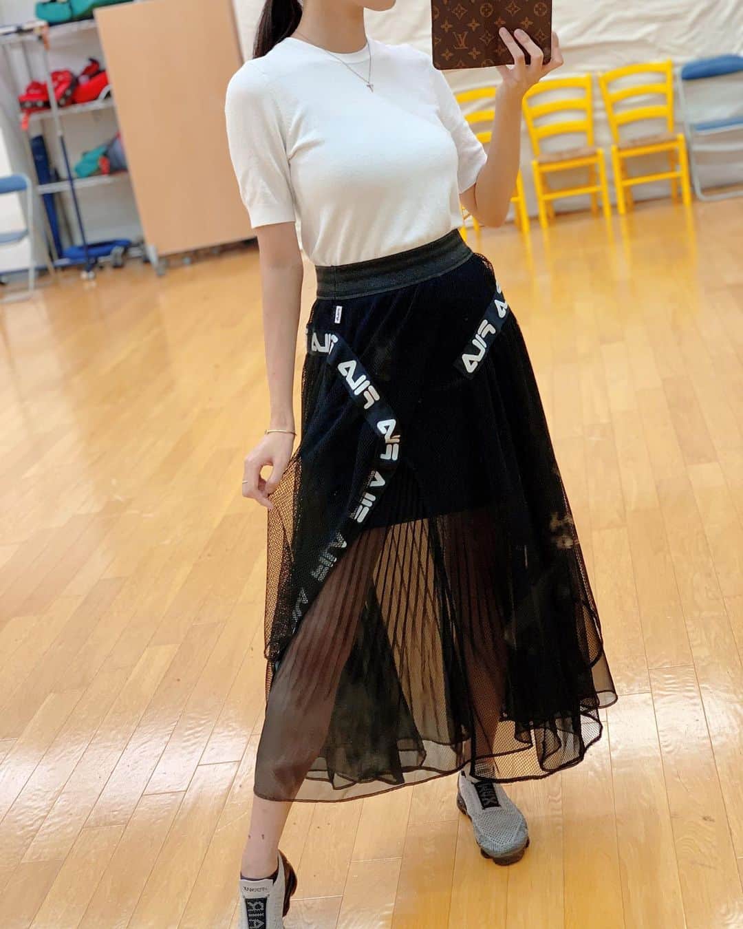 高嶋香帆のインスタグラム：「ロングスカートと思いきや、シースルーの中にはミニスカート💃💓  お気に入りスカートです☺️」