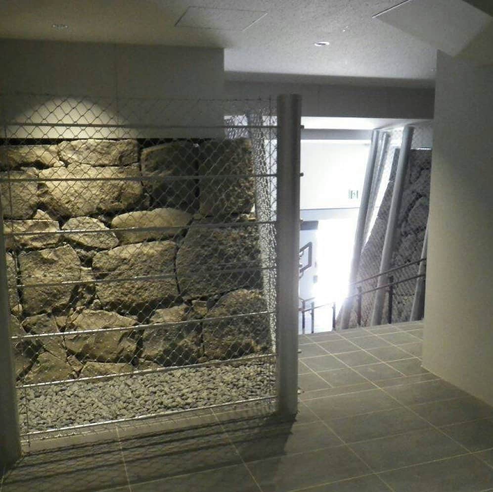 熊本城のインスタグラム：「天守閣の内装工事がほぼ完了しました。今後徐々に展示物の設置が始まります。一般公開は来春❗️  #kumamoto #japan #japantrip #instagood #instagram #kumamotocastle」