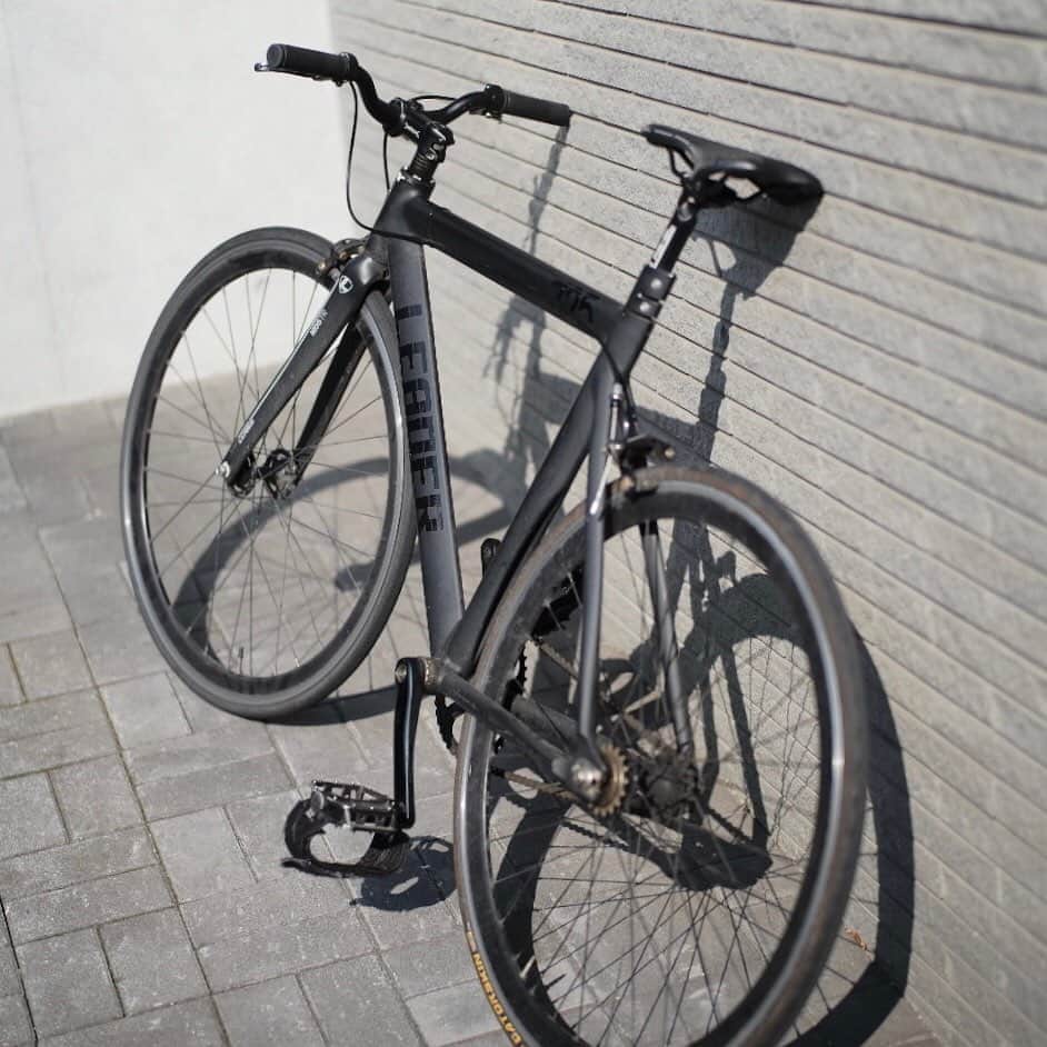 田中毅さんのインスタグラム写真 - (田中毅Instagram)「. この数ヶ月、自転車に乗る機会が増えたので タイヤ、ブレーキ交換などのメンテナンスへ。  #愛車  #ピストバイク」9月18日 10時16分 - tanaka_ta_ke_shi
