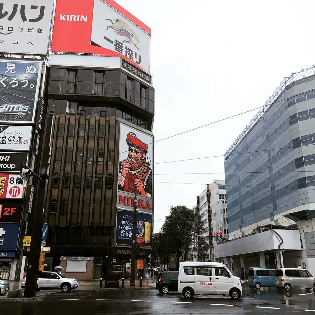 橋本塁さんのインスタグラム写真 - (橋本塁Instagram)「おはようございます！朝ラン終了！ 今日は雨で涼しくて走りやすかったです！ひたすら狸小路を往復ランニング。 心身共に健康で 札幌写真展&STINGRAY2日目。 11-21時 AIR-G生出演(12:30過ぎから)！  #stingrun #朝ラン #玉ラン #adidas #adidasultraboost  #run #running #ランニング　#心身ともに健康に #counteraction #カウンターアクション #山岡家 #札幌　#sapporo #北海道 #札幌ランニング」9月18日 10時28分 - ruihashimoto