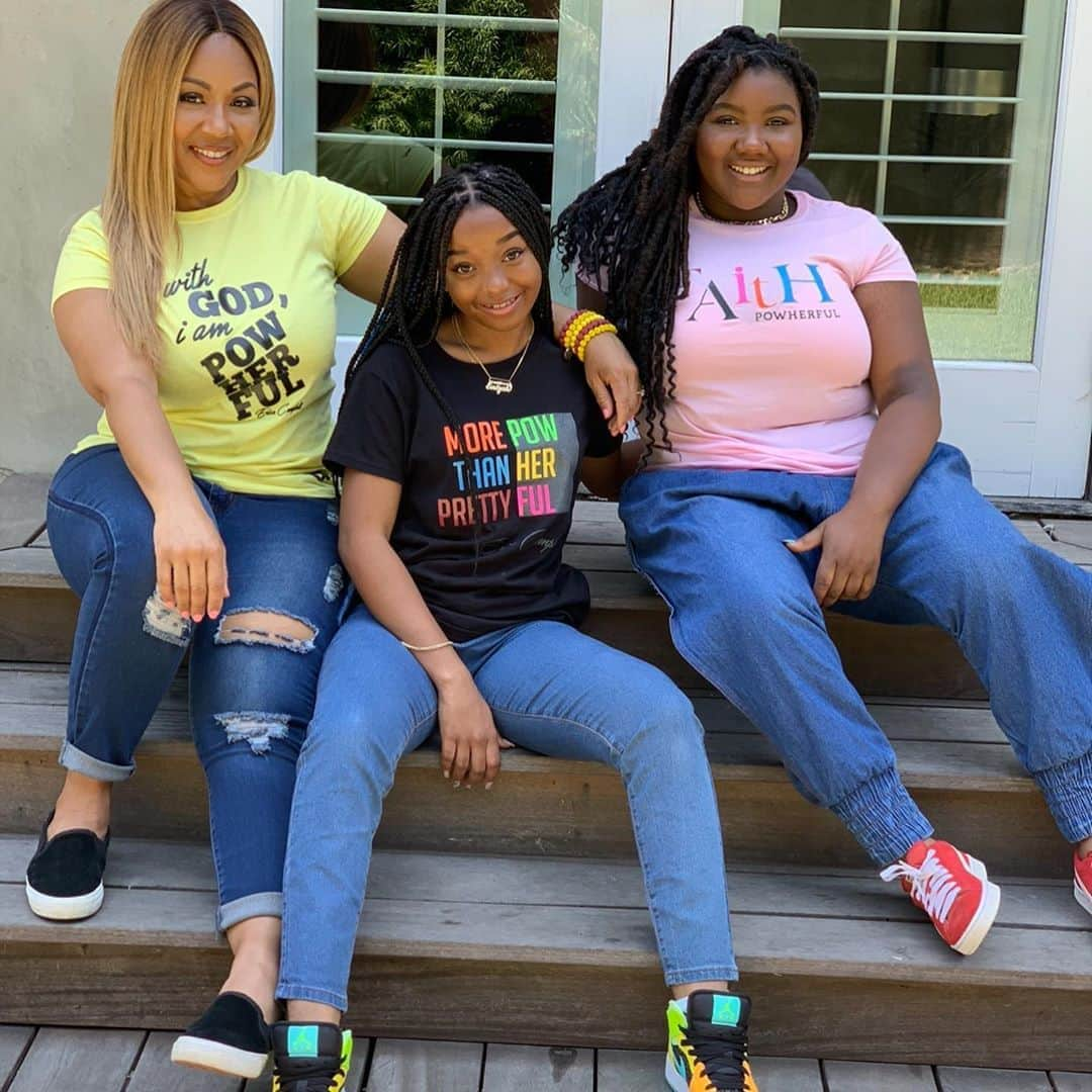 エリカ・キャンベルさんのインスタグラム写真 - (エリカ・キャンベルInstagram)「The Erica Campbell x @iampowherful apparel collection is HERE! Go check it out at iampowherful.com. For every shirt you purchase from my collection, you will receive a FREE mask 🤗🤗. Don’t forget ladies that WITH GOD, you are POWHERFUL! 🥰  #EricaCampbell #merch #freemask #iampowherful #swipeleft #linkinbio」9月18日 10時35分 - imericacampbell