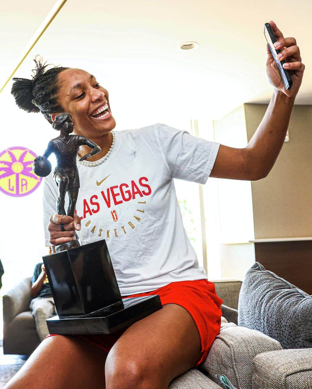 USA Basketballさんのインスタグラム写真 - (USA BasketballInstagram)「That’s our MVP 🤩 Congrats @aja22wilson!」9月18日 10時46分 - usabasketball