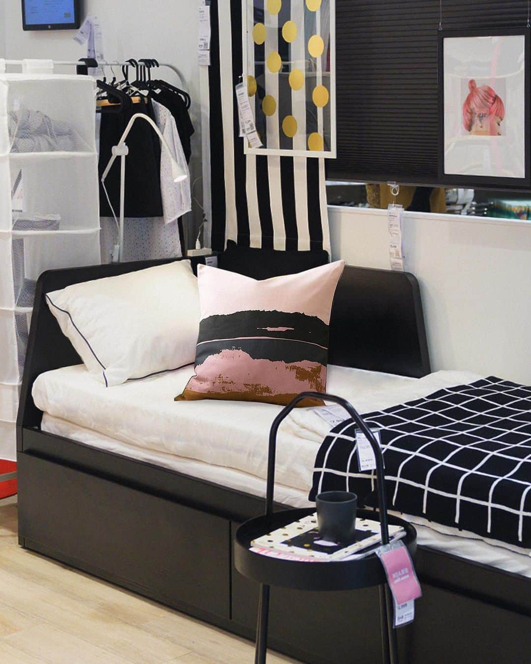 IKEA JAPANさんのインスタグラム写真 - (IKEA JAPANInstagram)「バーチャルモデルのimma（@imma.gram）ちゃんがプロデュースした部屋がIKEA原宿2Fで公開中！彼女はリアルな世界で暮らすバーチャルモデル。東京だけでなく世界中のイベントに参加し、まさに今の時代を体現するカルチャーアイコンです🌎  この部屋には限られたスペースでも、彼女のように家を自分らしく、ハッピーな場所に変えるアイデアがいっぱいです✨  #IKEA原宿 #IKEA  #イケア #ikeajapan」9月18日 11時02分 - ikeajapan