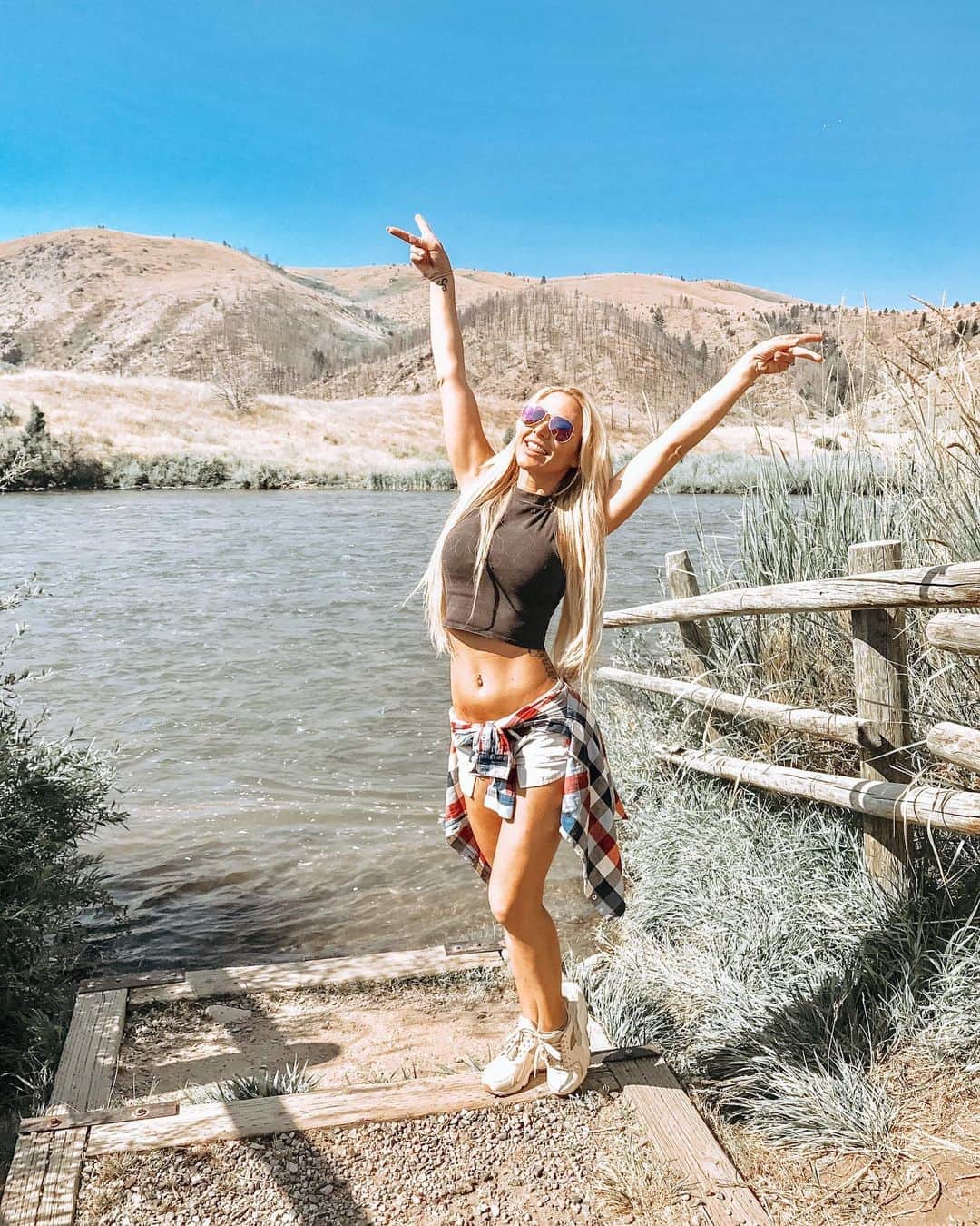 Kindly Myersのインスタグラム：「Beautiful Montana, I’m coming for ya!!! See ya in the morning!!!」