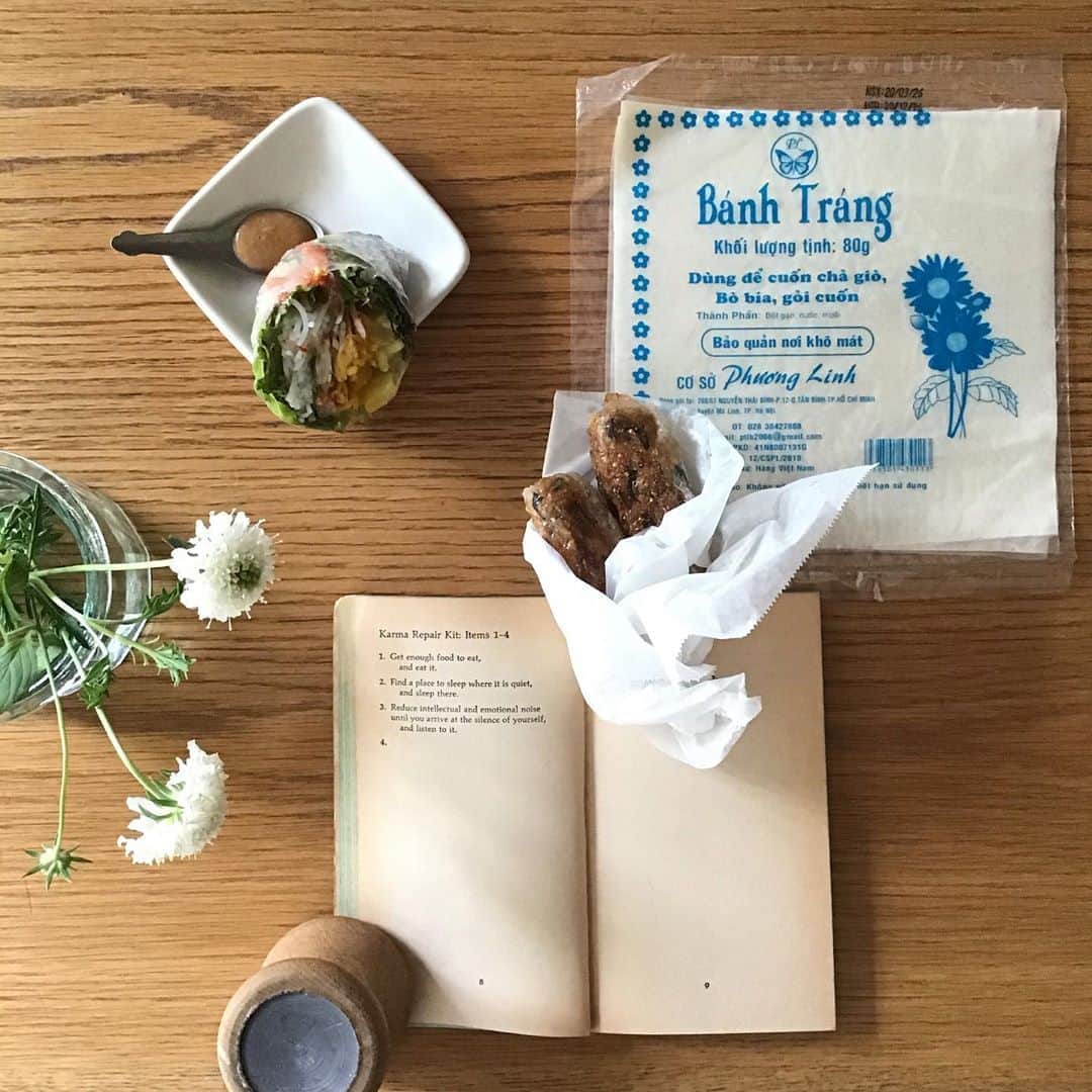Pho 321 Noodle barのインスタグラム：「🖋get NEM and keep flying on friday (answer 4)  皆さま お早う御座います。  今日は　friday special topping NEMの日です。 豚肉と海老　春雨のclassic styleの揚げ春巻きです。 お気に入りのbun pho comのカスタマイズをどうぞ🧸👀  米粉の汁なし麺　bunには上に乗せて　bunそれぞれの本来の具とタレと一緒に楽しんで下さい。  summer rollは蒸籠で火を入れた　yellow beetroot入りです。  本日も11:30am opening 5:30pm last call 6pm closing 中休みなしで開店致します。 週末でお仕事がお忙しい方は　to go box/delively serviceがおすすめです👩‍🍳  土曜日、祝日はlast call 7:30pm 8pmまで営業致します。(日曜日は定休日です)  風がやや強くなって参りました。 安全飛行で御来店下さいませ。  todays recommend:NEM on  beautiful friday pho chicken,bun veggie(warm),#3, com chicken,homemade coconut pudding w/houjicha syrup and 333  todays opening bgm 📻the generation of tribulation(2020)/Lang Lee イ・ラン  #thegenerationoftribulation」
