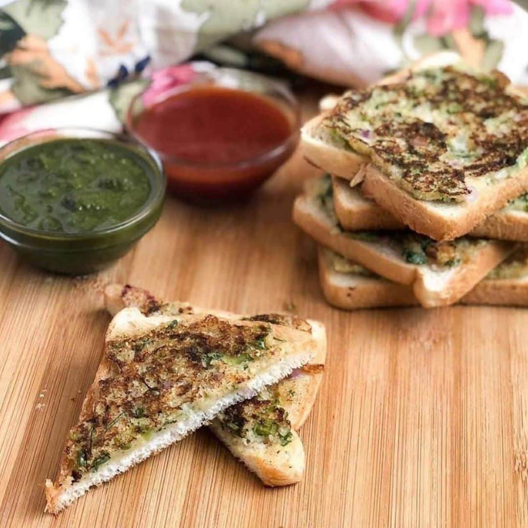 Archana's Kitchenさんのインスタグラム写真 - (Archana's KitchenInstagram)「Rock Toast is a quick fix vegetarian breakfast option. The toast is topped with a mix of semolina, yogurt, onion, and capsicum and cooked to perfection. It’s seasoned with the humble salt & pepper.  Get the recipe from the smart.bio link in my profile @archanaskitchen . . . . . . #recipes #easyrecipes #breakfast #Indianbreakfast #archanaskitchen #healthyeating #highprotein #breakfastclub #dosa #dosarecipes #dosabatter #ragi #ragidosa #mysoremasaladosa #homemadefood #eatfit #cooking #food #healthyrecipes #foodphotography #recipeoftheday #comfortfood #deliciousfood #delicious #instayum #food」9月18日 11時21分 - archanaskitchen