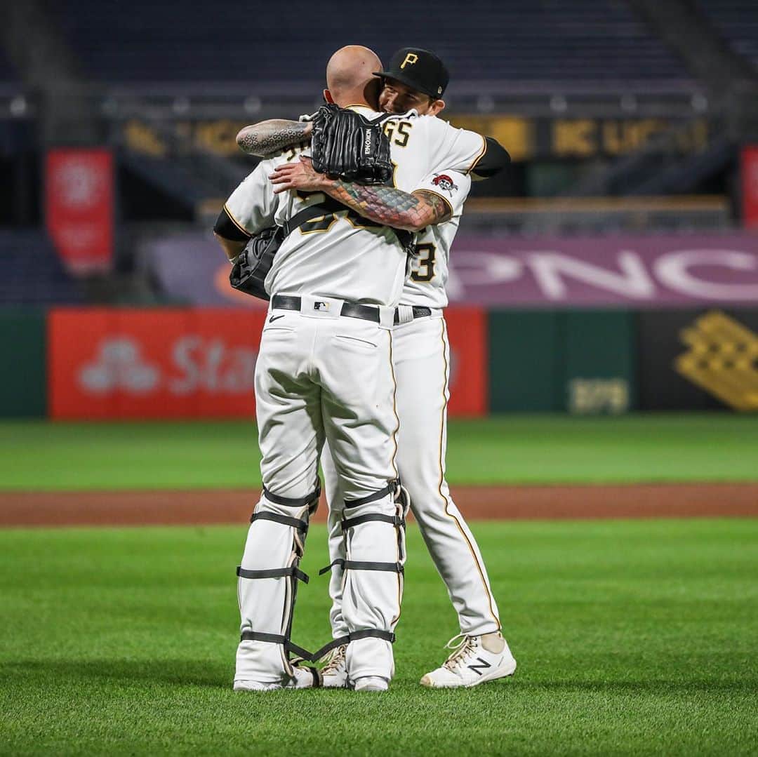 ピッツバーグ・パイレーツのインスタグラム：「#RaiseIt!」