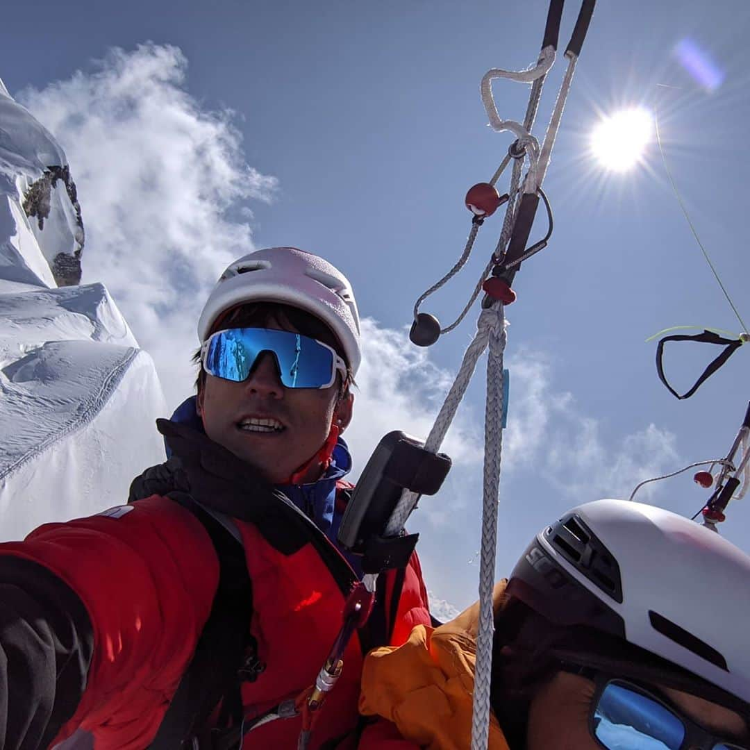 江本悠滋さんのインスタグラム写真 - (江本悠滋Instagram)「Mont Blanc Hike & Fly🪂 One Shot from 1400m altitude Good condition for this challenge!✨  4h30: Start from  #bionnassay 9h00: #refugedugouter  (1h of coffee break at Refuge) 13h00: summit of #montblanc ! 14h00: happy lunging 🍻  #montblanc #4810 #chamonixvalley #Hikeandfly #登山　#パラグライダー #hike #fly #oneshot #モンブラン登山　#ヨーロッパアルプス　#alpes  @thenorthfacejp @sweetprotectionjapan @blueiceclimbing @syride_flight_instruments @korteldesign @ozoneparagliders @newhale_japan @hakubavalley」9月18日 11時27分 - emoto_yuji