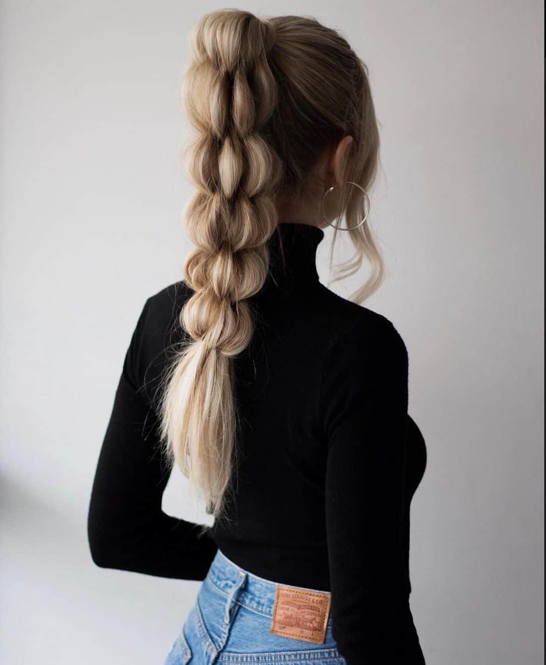 I N S T A B R A I Dのインスタグラム：「Absolutely love this braid! Tag a friend with long enough hair to rock this style 💕」