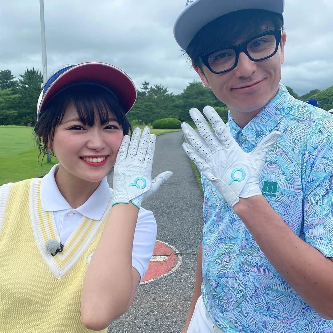 山内鈴蘭さんのインスタグラム写真 - (山内鈴蘭Instagram)「実は藤森さんもGorurunグローブ🥺⛳️ グリップとの安定感がめちゃいい！って言ってれて嬉しい☺️ ． ． テレビ東京 『日曜ゴルフっしょ！』 毎週日曜日 am11:00〜 放送中です💚 ． ． ちらっと写ってると思うので🤣 TVerで見逃し配信も見れるよ📺💓 是非、よろしくお願いしまっす！ ． ． #日曜ゴルフっしょ #ゴルフ #ゴルフ番組 #地上波 #テレビ東京 #藤森慎吾 さん #Gorurun #ごるらんコーデ  #ゴルフグローブ #革グローブ #藤森さん #いつもありがとうございます 😊」9月18日 11時38分 - xxsuzuranxx