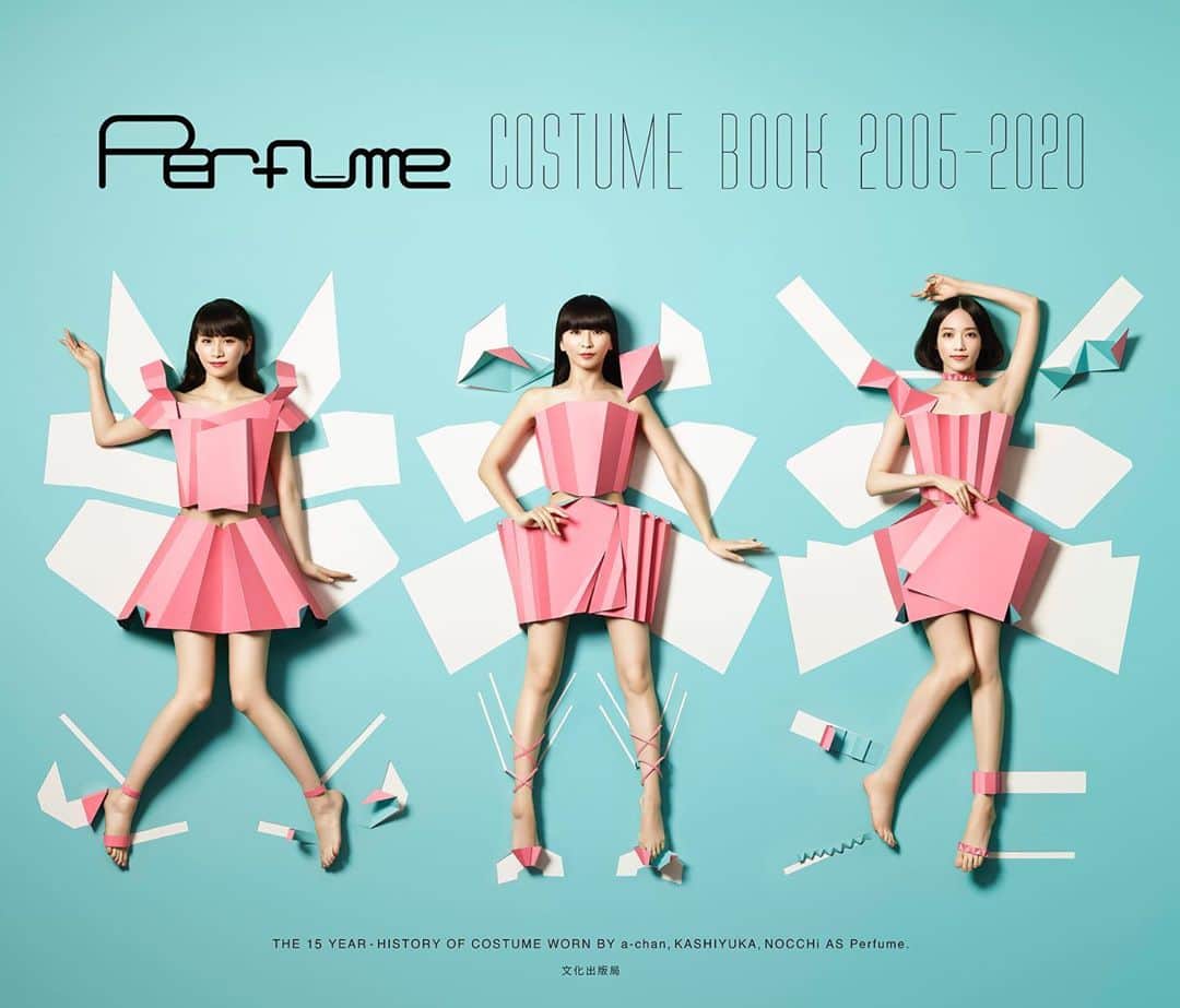 吉田ユニさんのインスタグラム写真 - (吉田ユニInstagram)「「Perfume COSTUME BOOK 2005-2020」2020.10.23 release  表紙のデザインをしました。一枚の紙をペーパークラフトのように切って洋服にしています。写真は内田将ニさん。 #prfm  #costume #paper」9月18日 11時49分 - yuni_yoshida