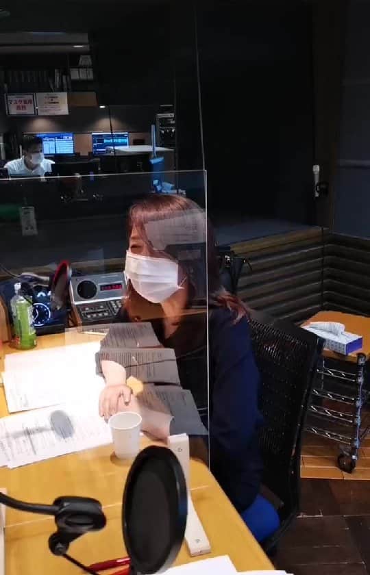 のインスタグラム：「スーミカがおしゃべりするだけのPodcast新番組 over the sunが10月からスタートします！だいたい30分くらい？毎週金曜に配信。内容未定！  #生活は踊る  #overthesun #オーバーザサン #30分だけど何分やってもOK #保険の見直し」