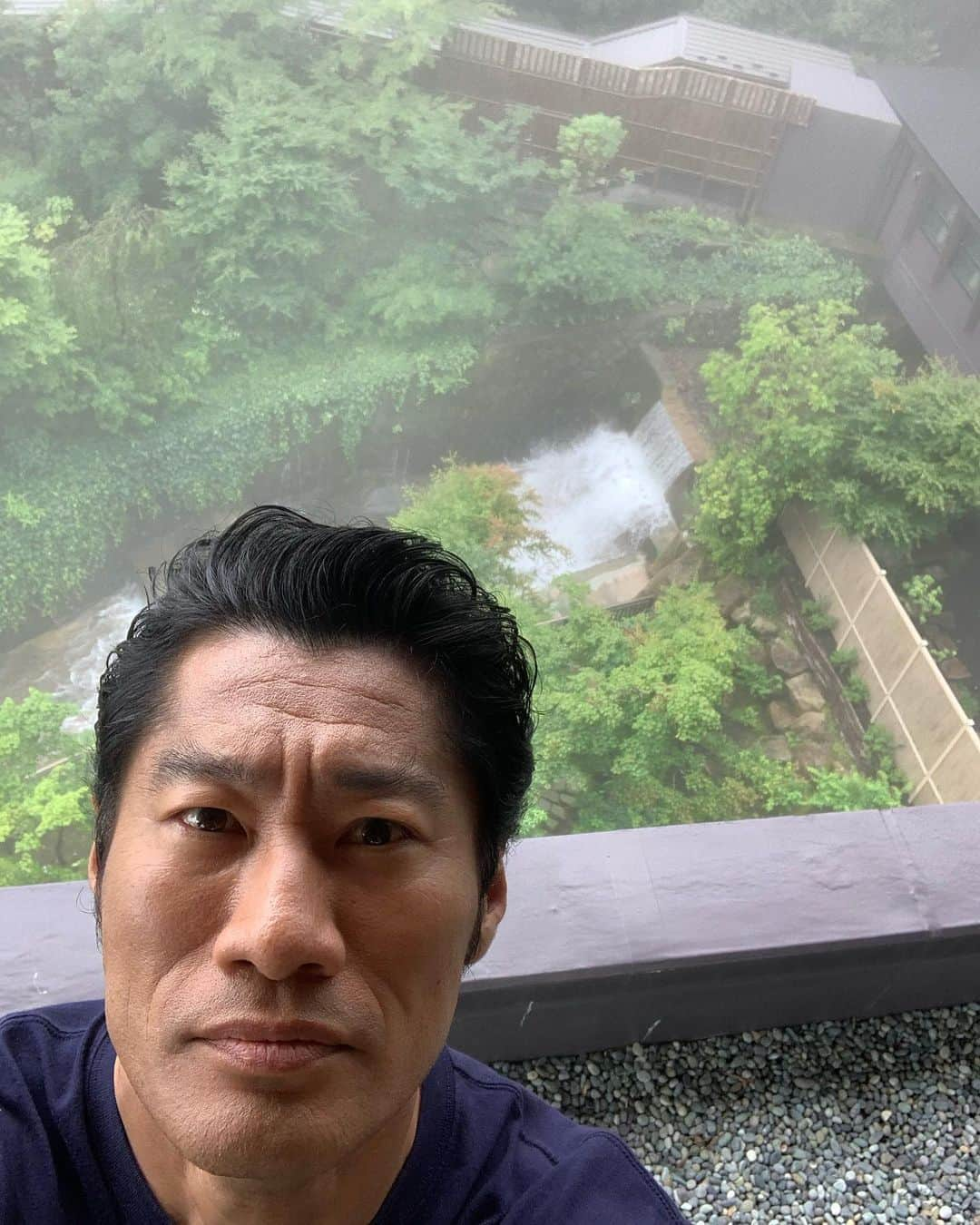 平山祐介さんのインスタグラム写真 - (平山祐介Instagram)「箱根某所  ここまで来て… 温泉に浸かることなく… 日帰りで帰京って… あんまりじゃぁありませんか監督…  #箱根 #温泉 #日帰り  #ドラマ #ロケ  #平山祐介  #yusukehirayama」9月18日 11時50分 - yusukehirayama_