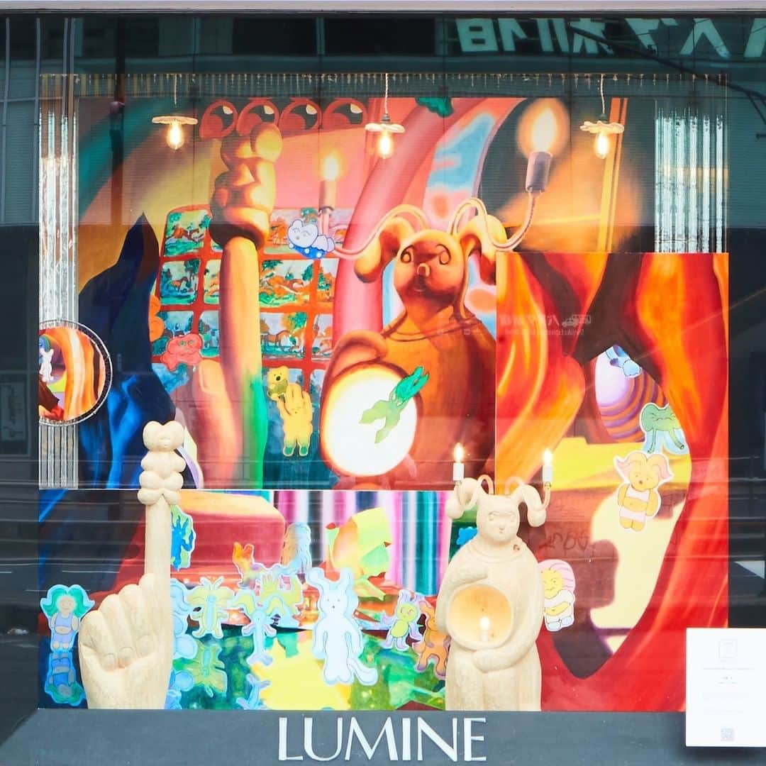 ルミネ公式さんのインスタグラム写真 - (ルミネ公式Instagram)「【LUMINE meets ART AWARD】アート展示中！  アーティストの発掘と支援を目指すアートアワード 「LUMINE meets ART AWARD 2019-2020」の受賞作品2点と アートに精通する審査員が選ぶ注目のアーティストによる 作品4点を展示する、「LUMINE meets ART AWARD 2019-2020 The Award Winner’s Exhibition」を開催中です。  1枚目：グランプリ 「乾燥地帯の街路広告」 #藤倉麻子 2枚目：準グランプリ 「転生 Animals」 #髙瑞 3枚目：#伊藤彩 4枚目：#東弘一郎 5枚目：#黒川知希 6枚目：#クラークソン瑠璃  ●展示期間 9月15日～9月30日   ●場所 ルミネ新宿、ルミネエスト新宿、ニュウマン新宿のショーウィンドウ  展示の場所詳細は「ルミネミーツアート」ホームページにも掲載。 新宿エリアを回遊しながら、ゆっくりとアートをお楽しみください。」9月18日 12時00分 - lumine_official