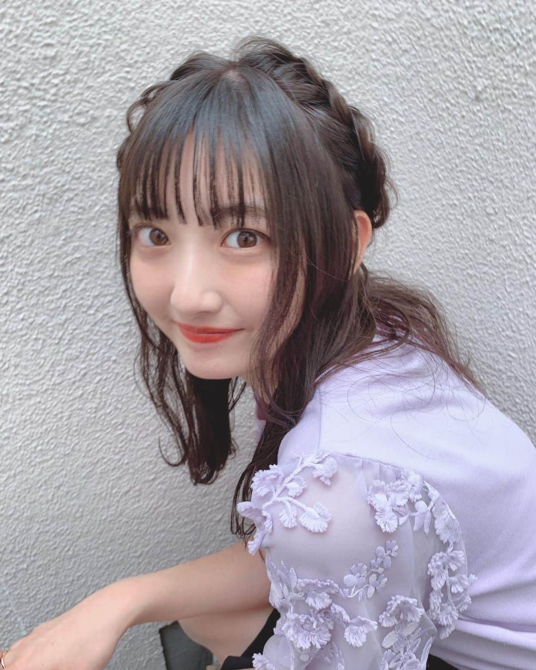 浅賀美咲のインスタグラム：「ミスコン活動も折り返し地点を過ぎました🌷　  私のことを知って応援して頂き、ありがとうございます💕 皆様の暖かいお言葉にいつも励まされています☺️ これからも笑顔を絶やさず、自分らしく精一杯頑張っていきたいと思います❣️ どうぞよろしくお願い致します🤲  #ミス成蹊 #ミス成蹊コンテスト #ミス成蹊コンテスト2020 #ミスコン  #ミスコンテスト #ミスコンファイナリスト  #オレンジメイク」