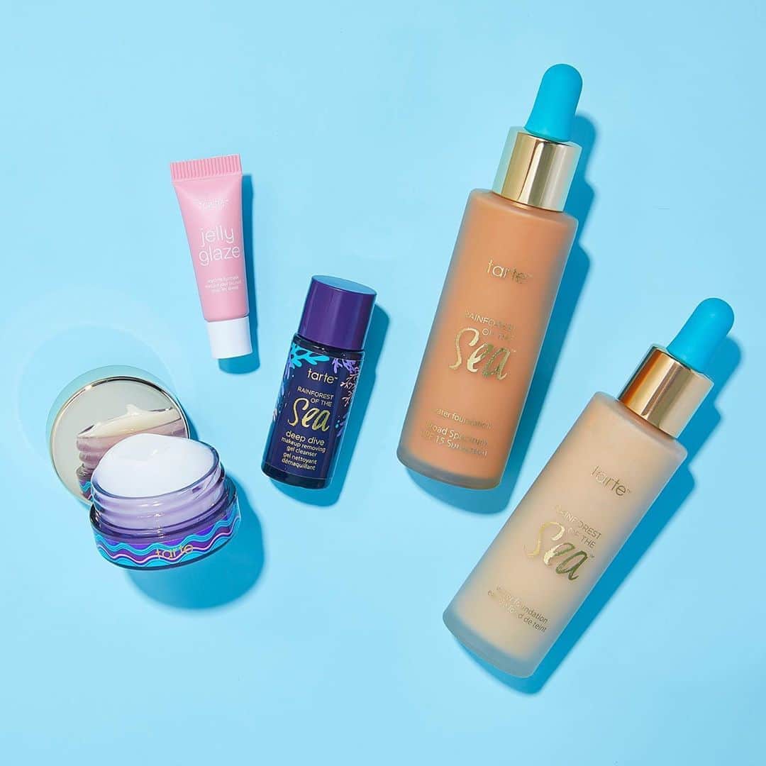 Tarte Cosmeticsさんのインスタグラム写真 - (Tarte CosmeticsInstagram)「💧3 FREE MINIS💧 Shop our SEA custom water foundation serum SPF15 value set for ONLY $39 USD ($65 USD value) @Sephora & get ALL of the below for free: ✨ SEA water foundation serum SPF 15 ✨ deluxe drink of H2O hydrating boost ✨ deluxe jelly glaze anytime lip mask in strawberry jelly ✨ deluxe deep dive makeup removing cleanser (US only) #crueltyfree #rethinknatural #tartesea #cleanatsephora」9月18日 12時03分 - tartecosmetics
